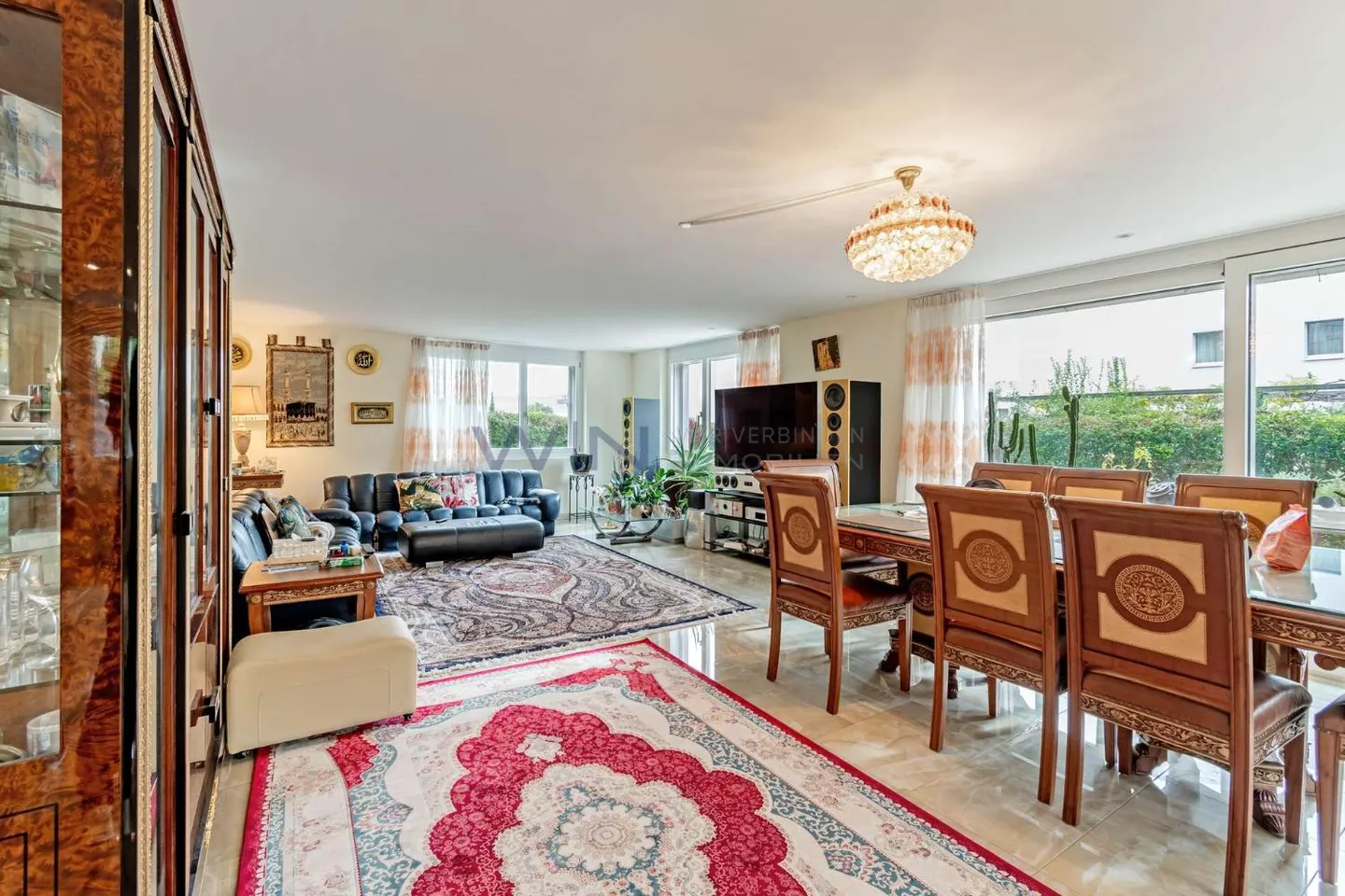 The Key to Happiness - Luxurious and Large Garden Apartment - Photo 2 of 12