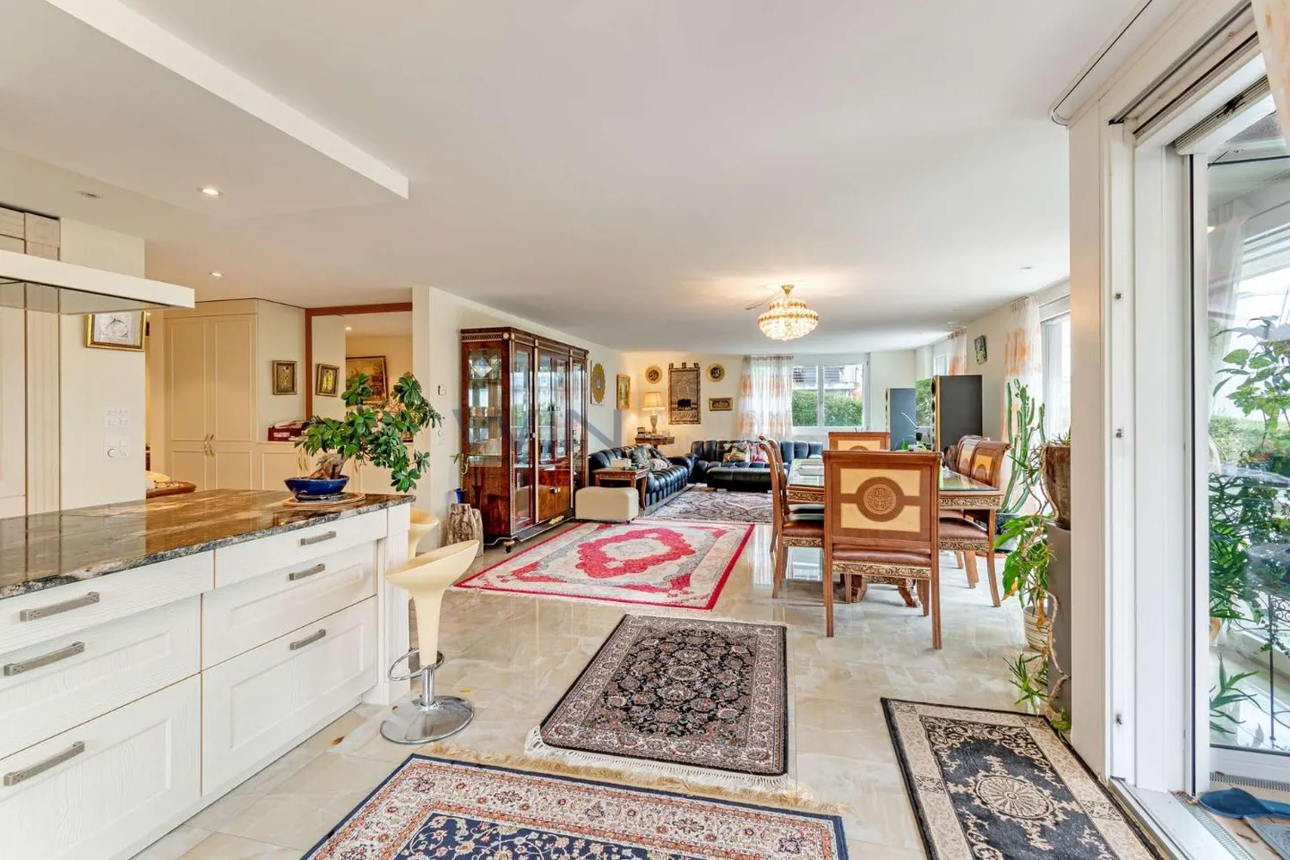 The Key to Happiness - Luxurious and Large Garden Apartment - Photo 8 of 12