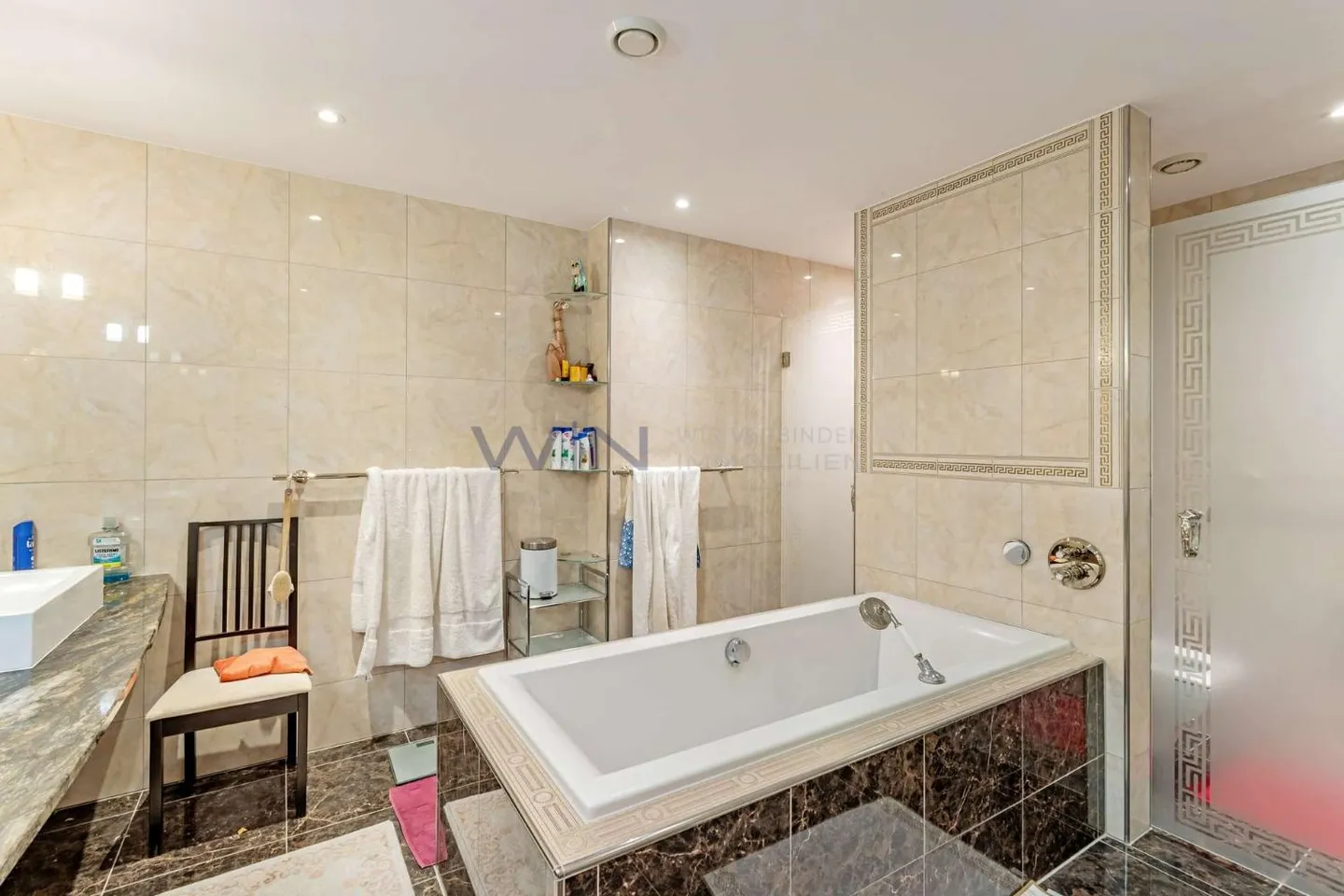 The Key to Happiness - Luxurious and Large Garden Apartment - Photo 11 of 12