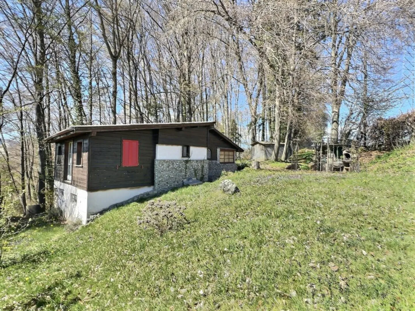 Chalet avec terrain forestier et agricole - Photo 1 sur 8