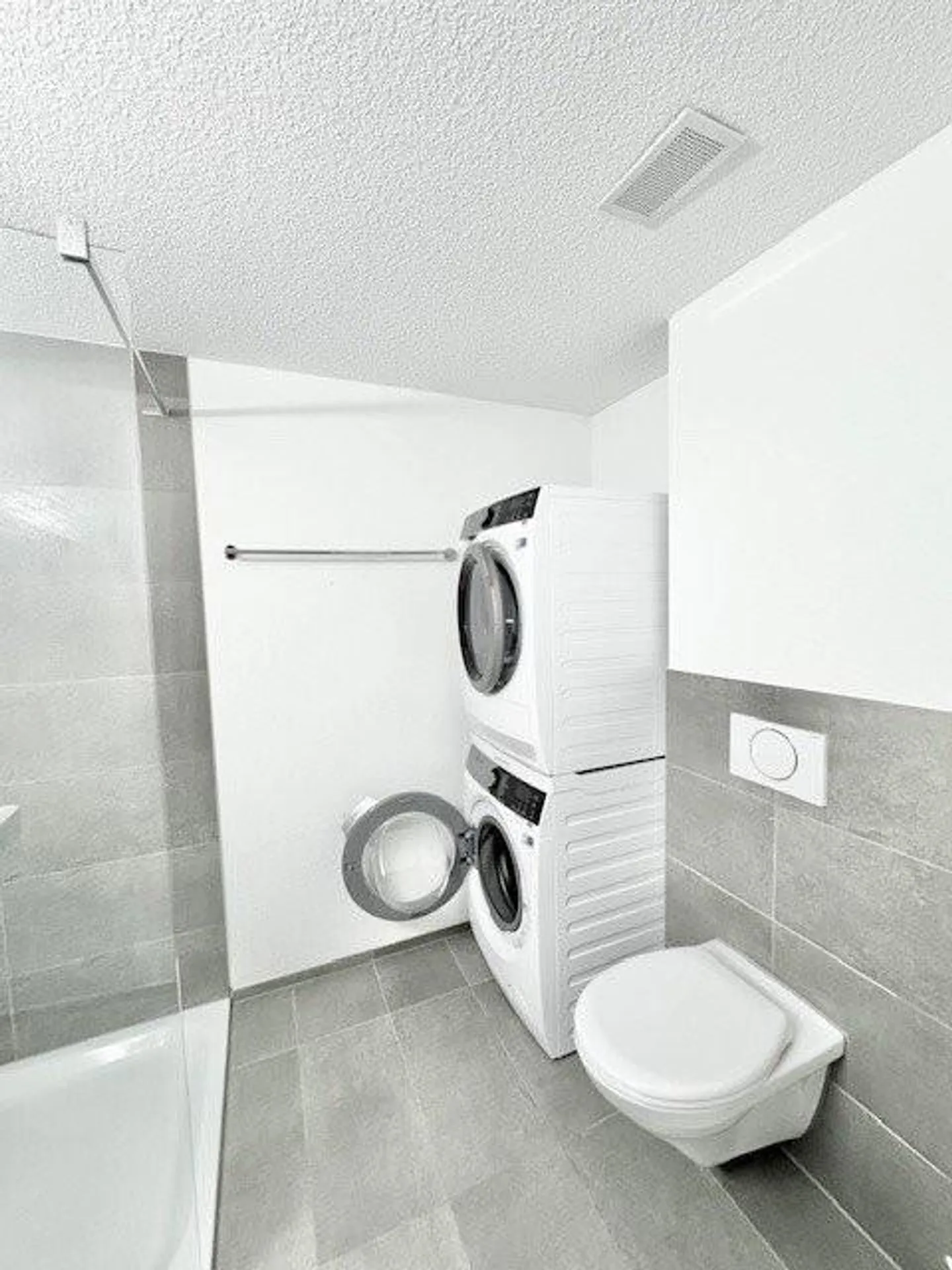 Your new home: Modern apartment in a quiet yet central location - Photo 7 of 8