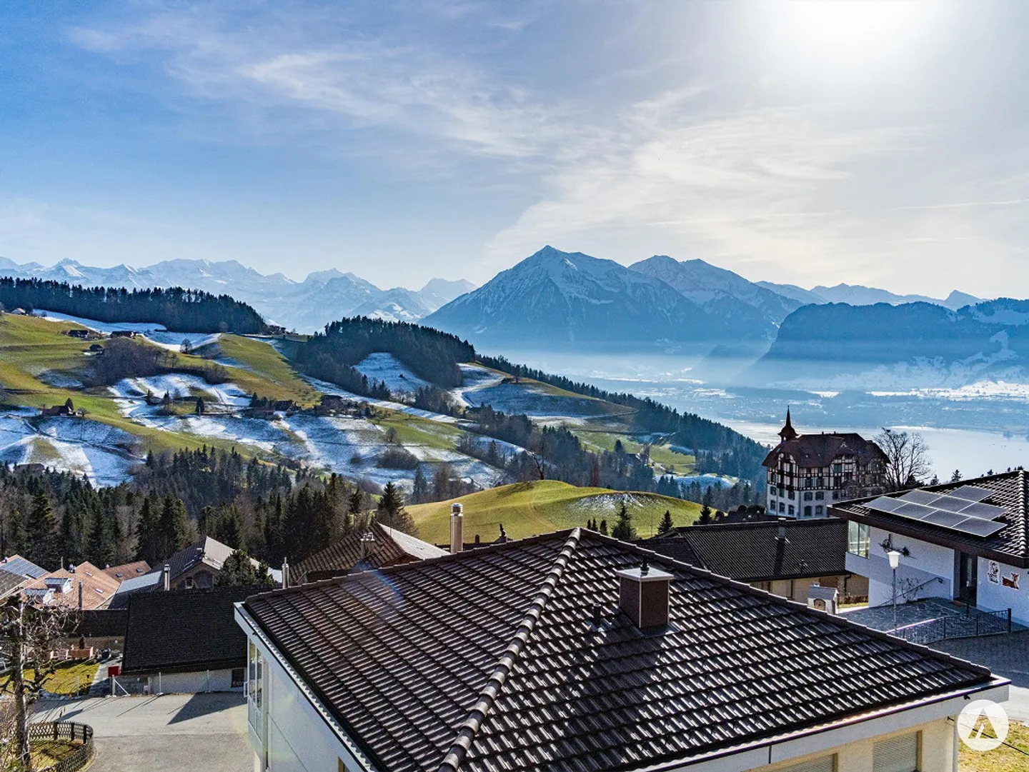 Entre la ville et la campagne sur la pente ensoleillée - Photo 1 sur 13