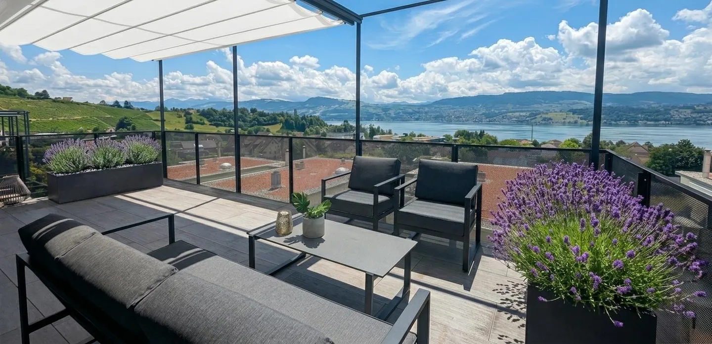 Appartement en Attique 4½ pièces avec vue imprenable sur le lac et les montagnes. - Photo 1 sur 4
