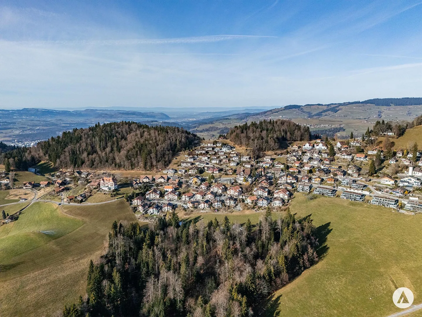Entre la ville et la campagne sur la pente ensoleillée - Photo 3 sur 13