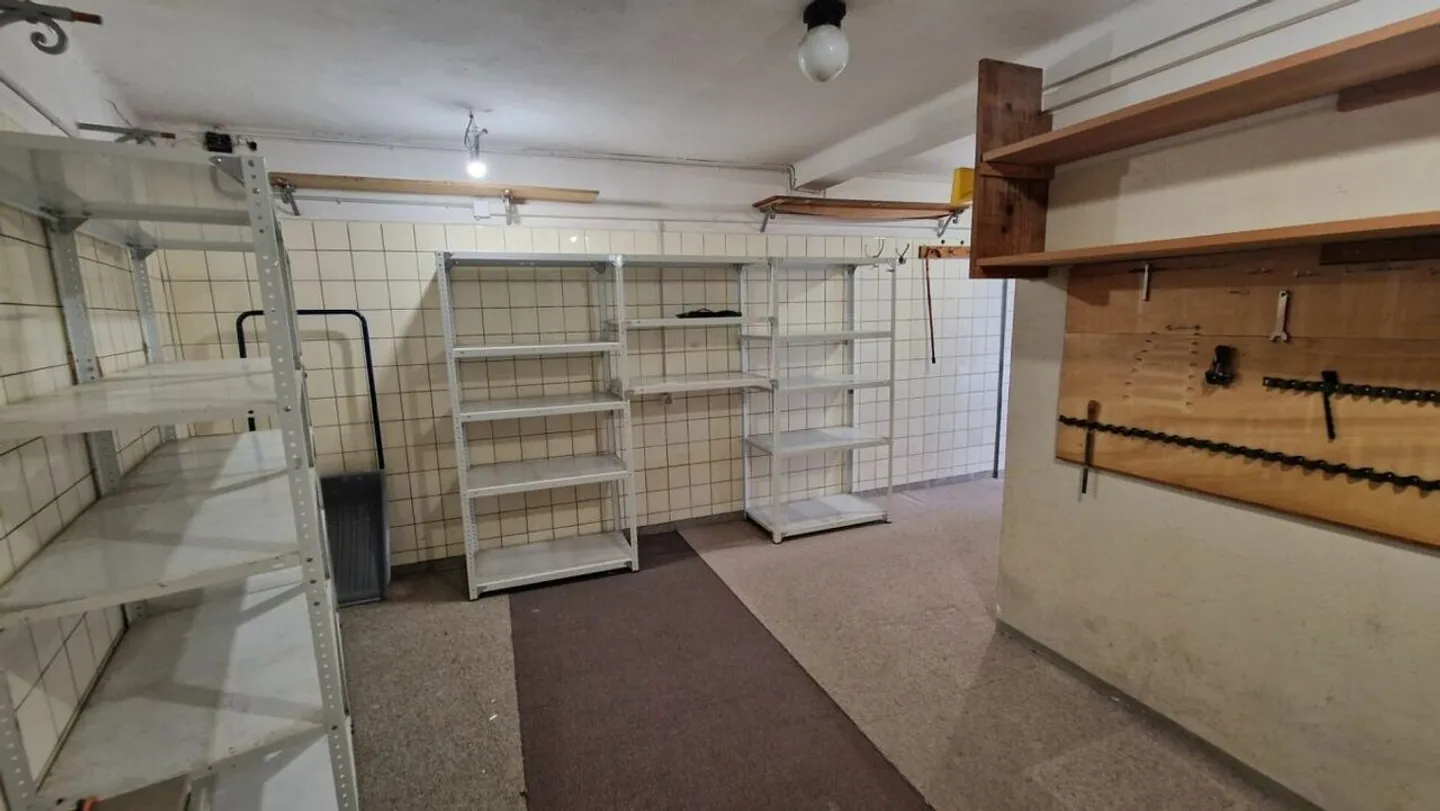 Spazio di stoccaggio e commerciale pratico - Foto 1 di 2
