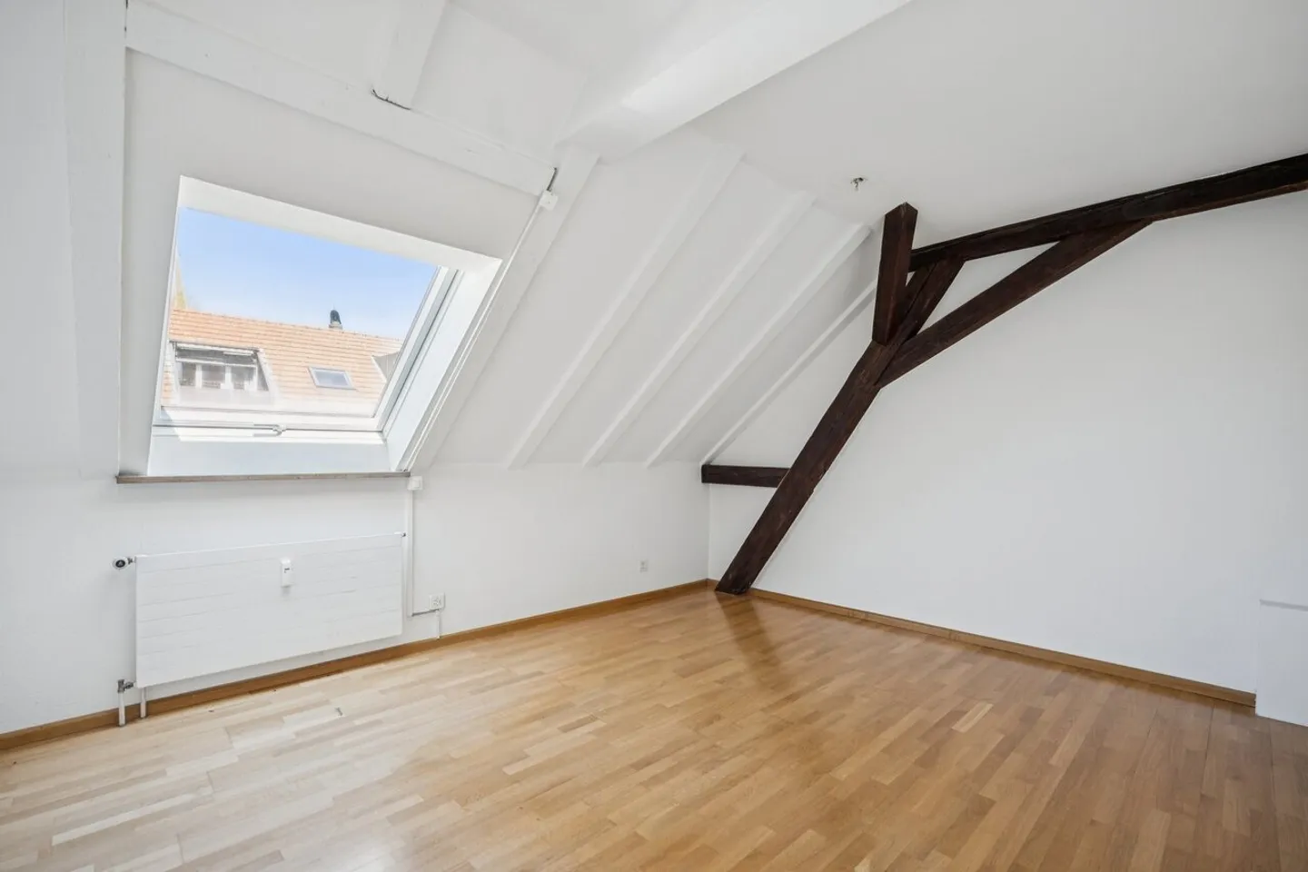 Attractive penthouse apartment with style and gallery - Photo 3 of 5