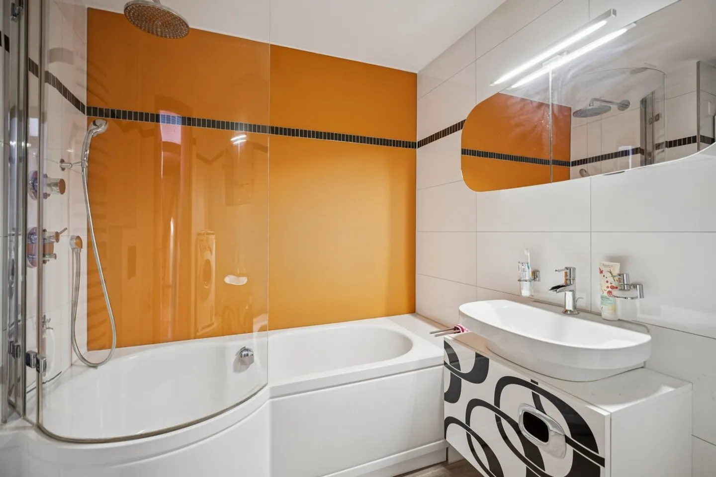 Attractive penthouse apartment with style and gallery - Photo 4 of 5