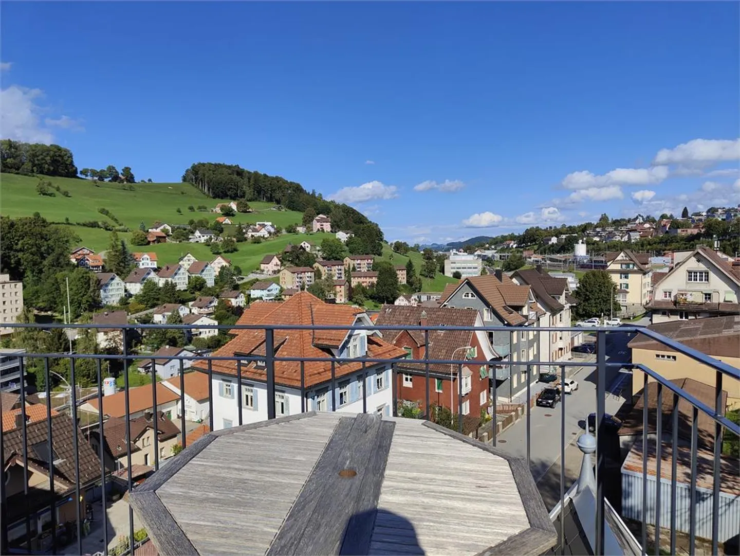 Appartement sous les combles de rêve, 1 chambre 68m2, à Herisau à partir du 1.2.2026 - Photo 2 sur 8