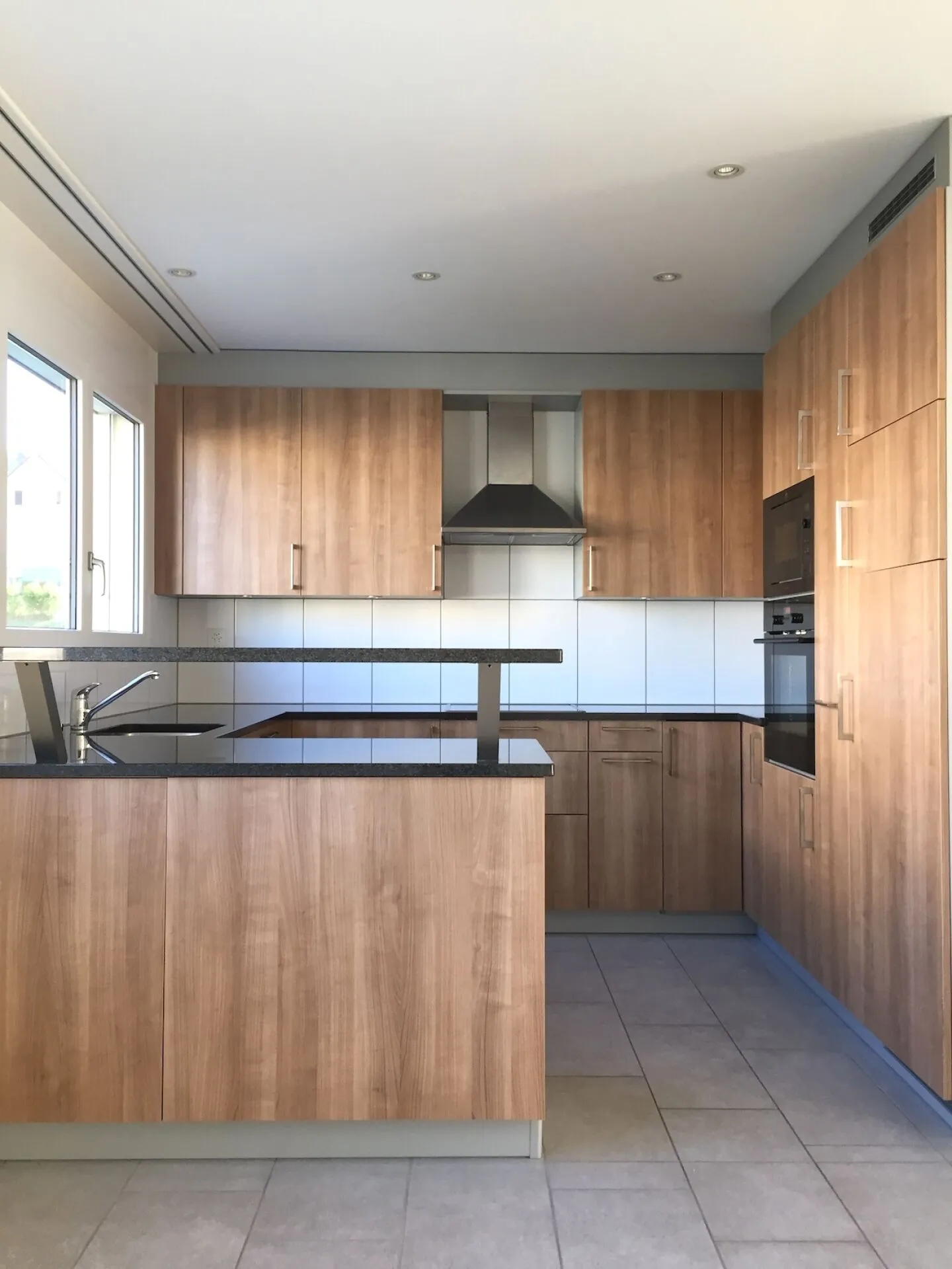 Luxuriöse 4.5-Zimmer Wohnung im 2. OG - Foto 2 von 10
