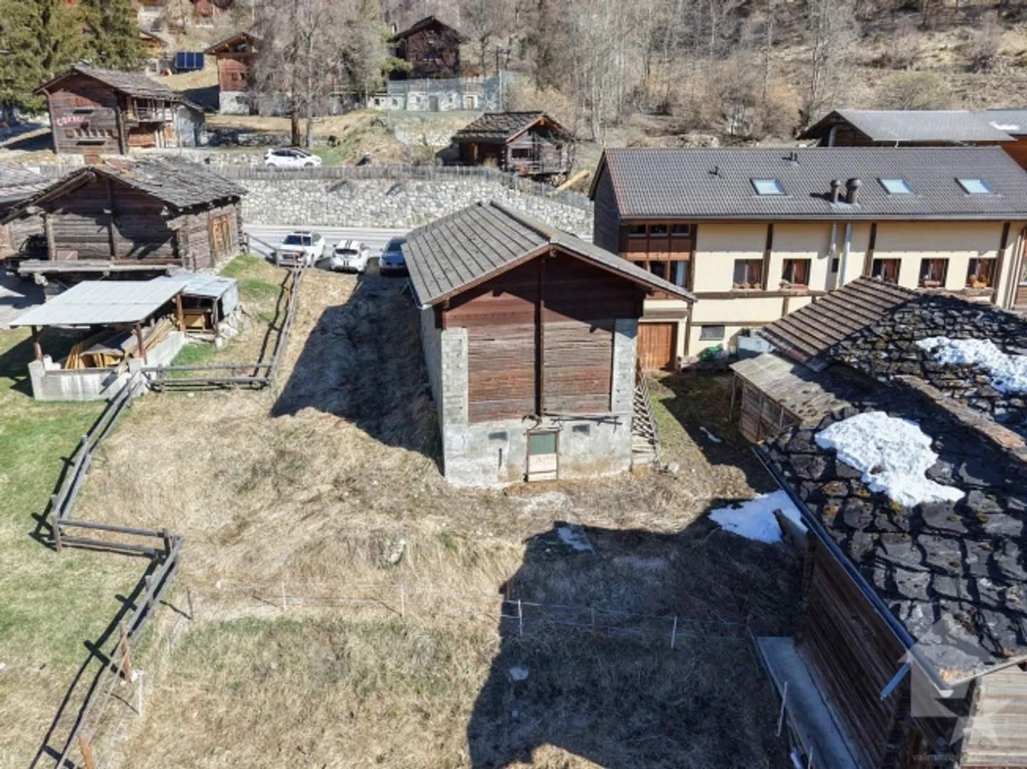 Barn for Renovation in the Center of the Old Village of Evolène - Photo 5 of 10