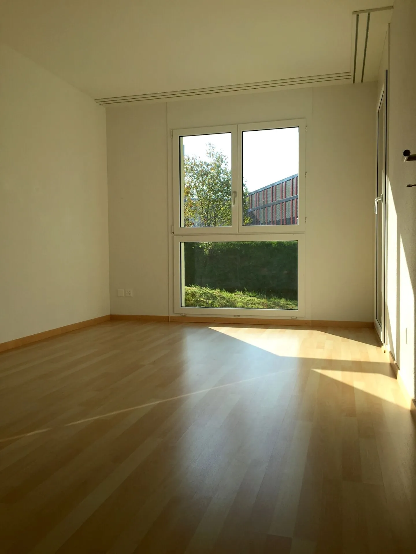 Luxuriöse 4.5-Zimmer Wohnung im 2. OG - Foto 5 von 10