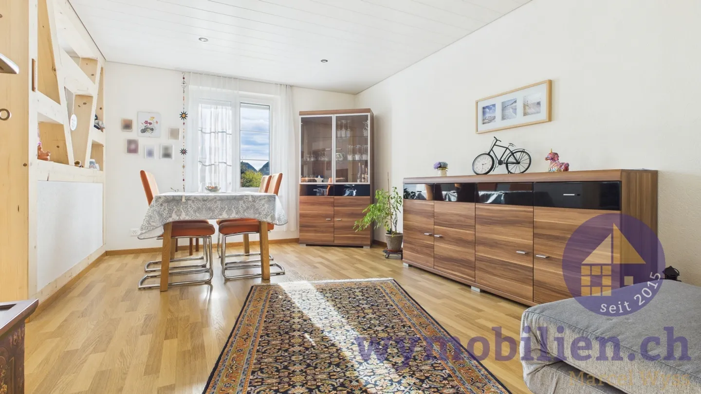 Mehrfamilienhaus mit 2 Wohnungen und Ausbaupotenzial  - Foto 3 von 12