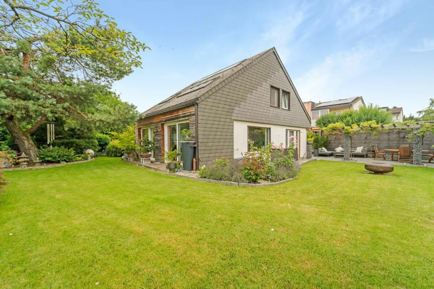 Detached single-family house with garden idyll and development potential - Photo 2 of 8