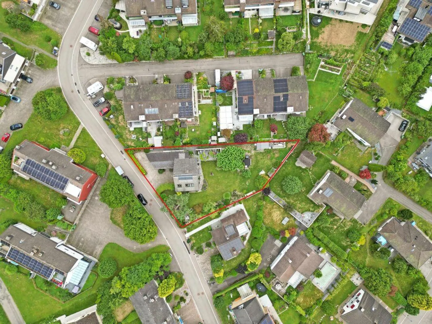 Detached single-family house with garden idyll and development potential - Photo 3 of 8