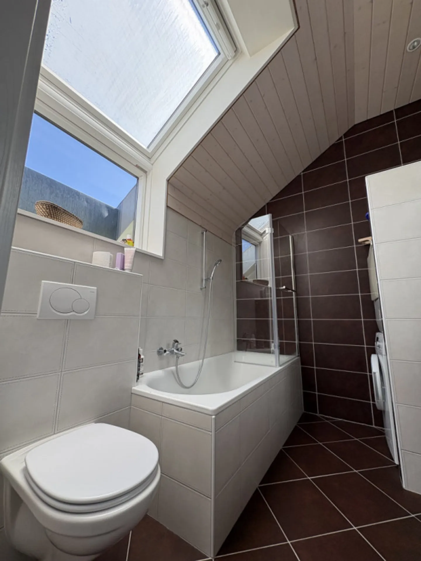 Magnificent, bright, high-end duplex of 4.5 rooms in the heart of Genolier - Photo 6 of 13