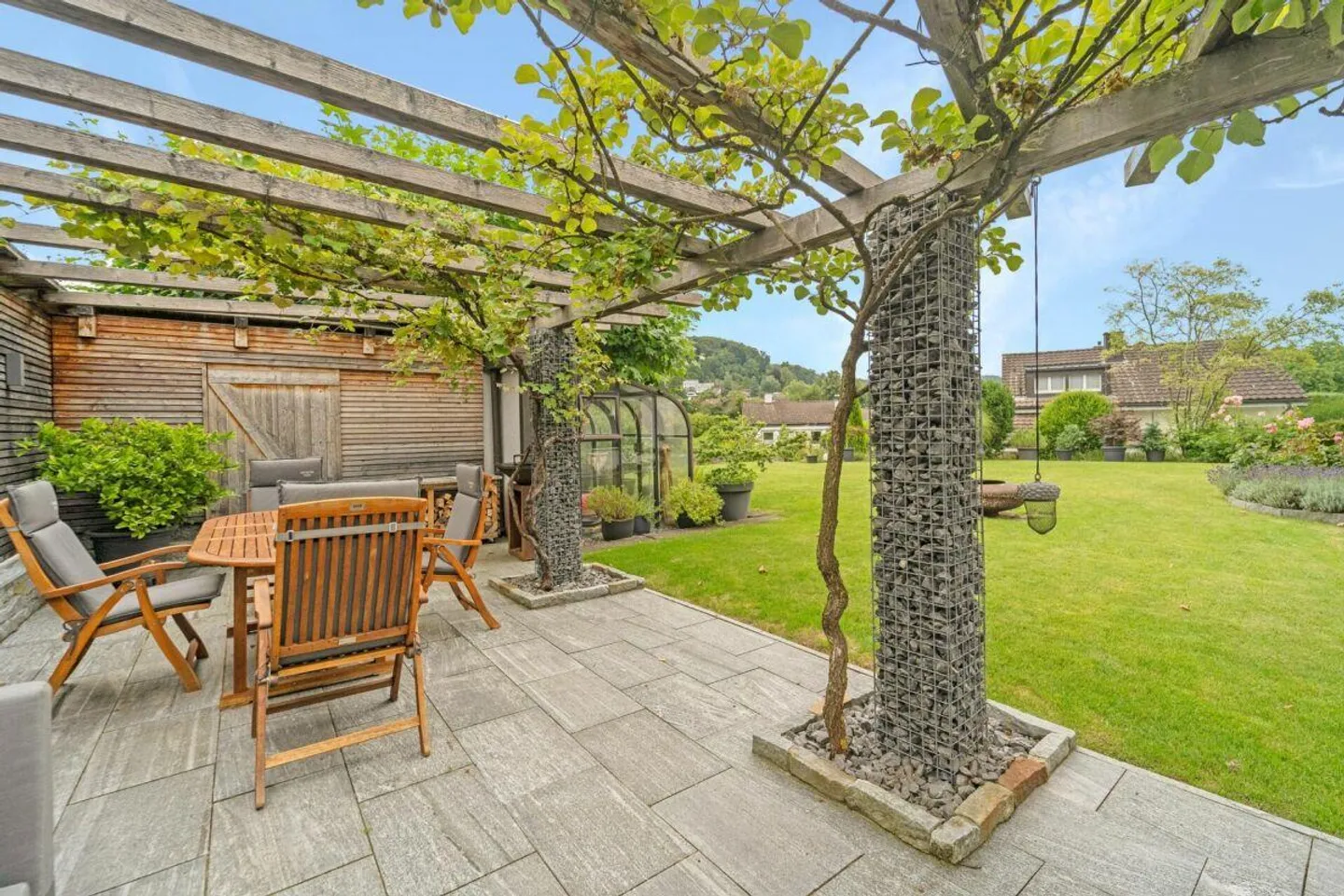 Detached single-family house with garden idyll and development potential - Photo 4 of 8