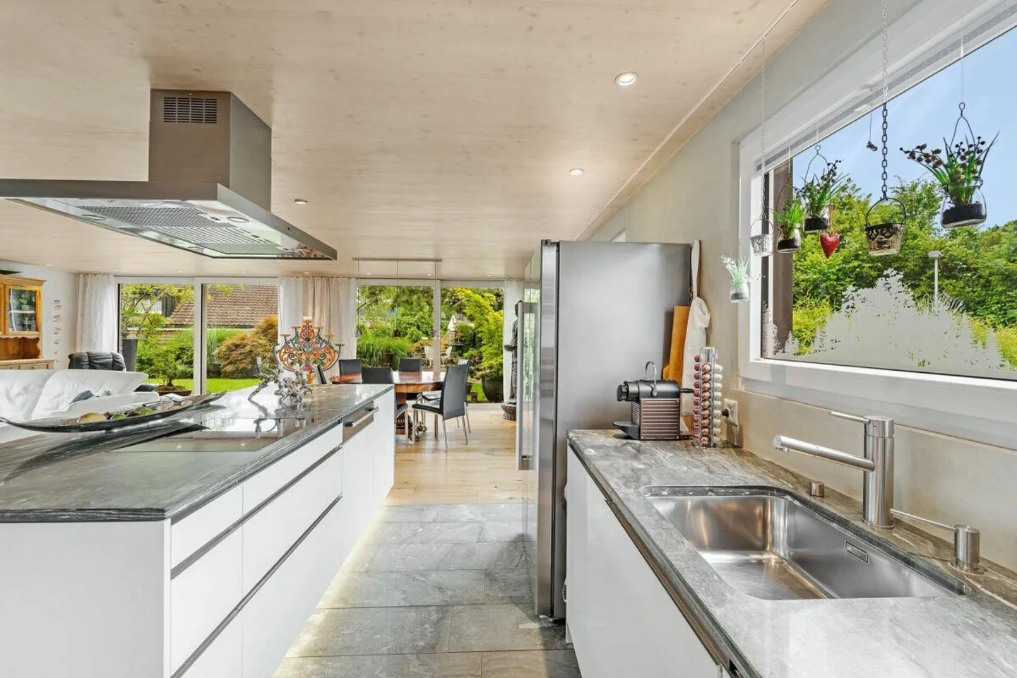 Detached single-family house with garden idyll and development potential - Photo 5 of 8