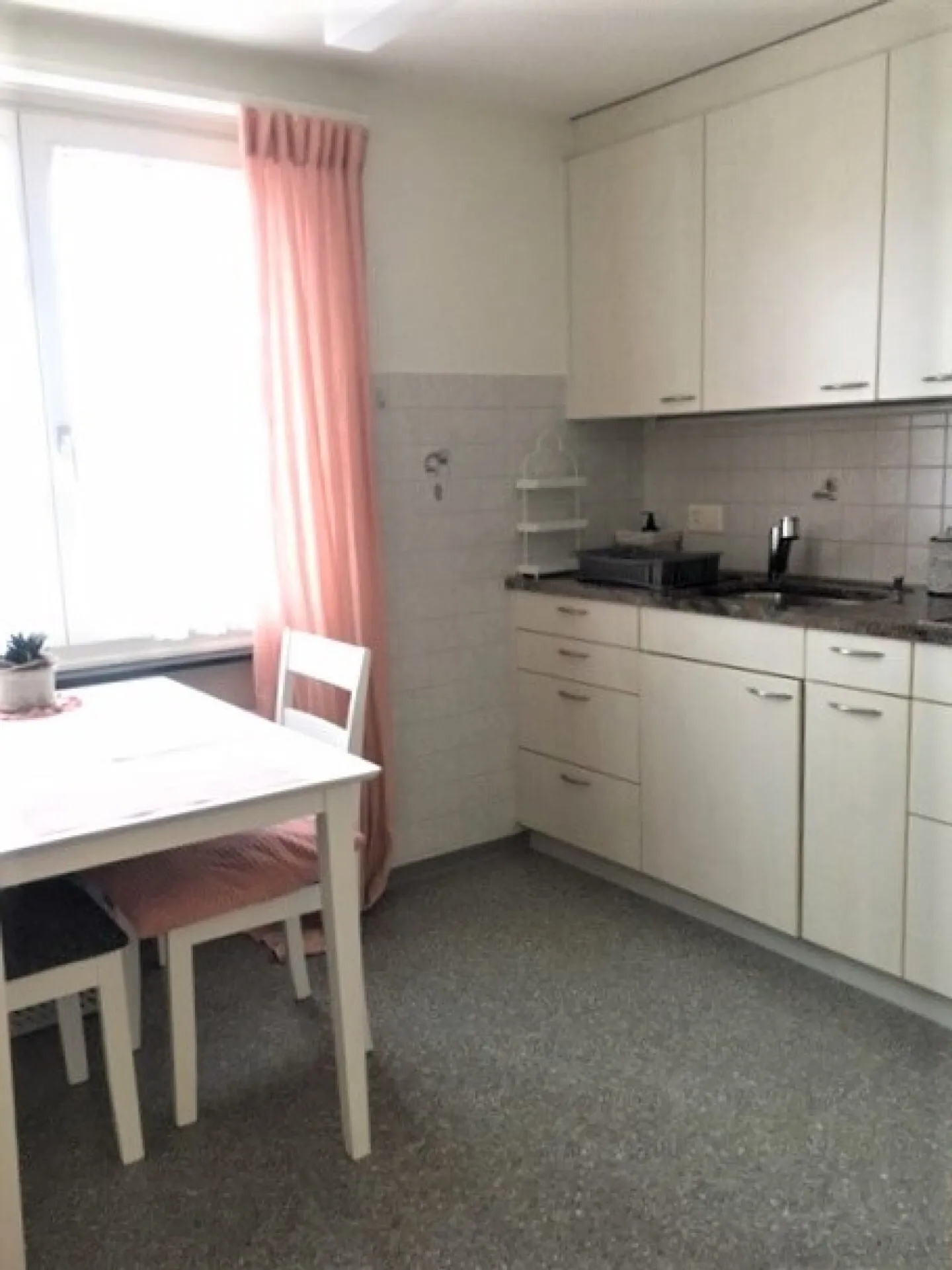 Cooperative 4-room apartment for rent - Photo 4 of 9