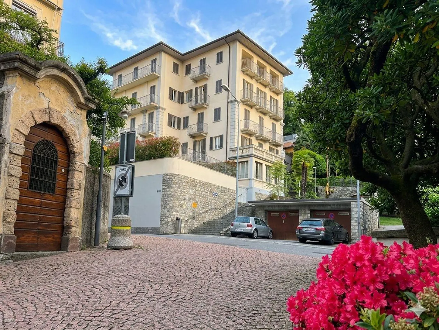 LUGANO I ELEGANT 4.5-ROOM WITH GARDEN - Photo 1 of 8
