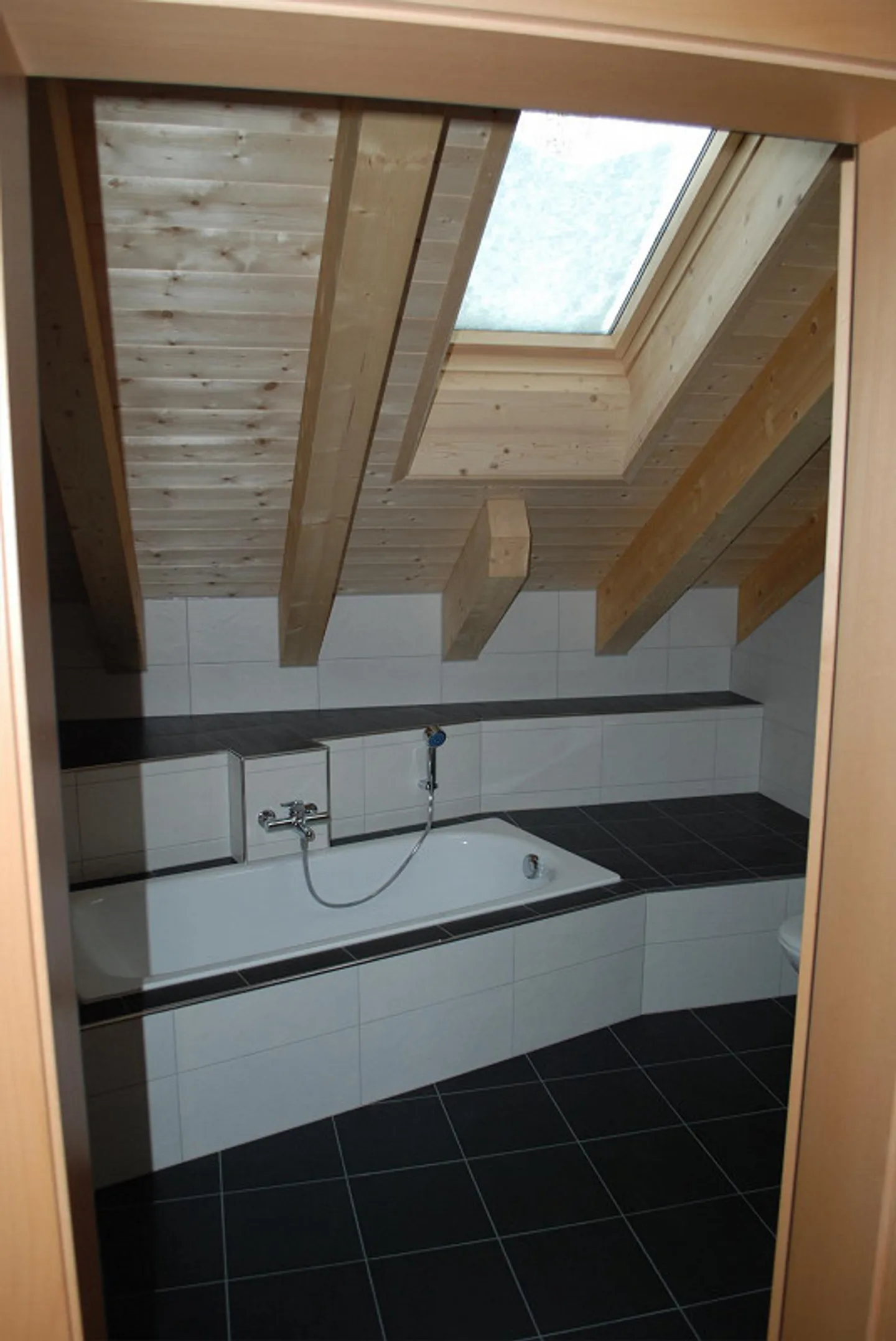 2.5 Room 90sqm Attic Apartment - Photo 7 of 10