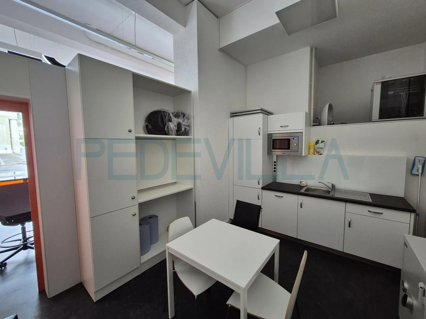 Mischgenutztes Gebäude mieten - Foto 2 von 3