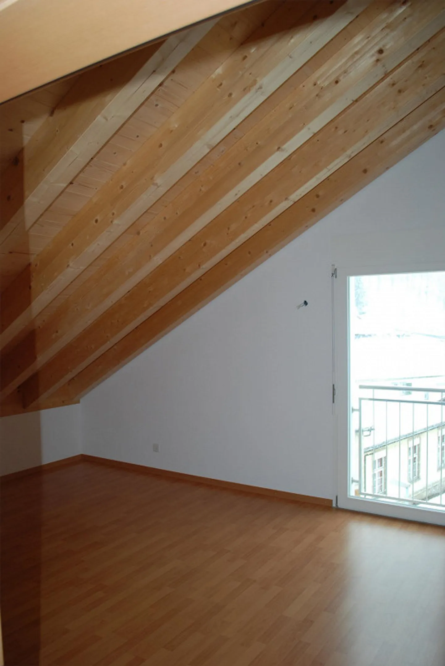 2.5 Room 90sqm Attic Apartment - Photo 8 of 10