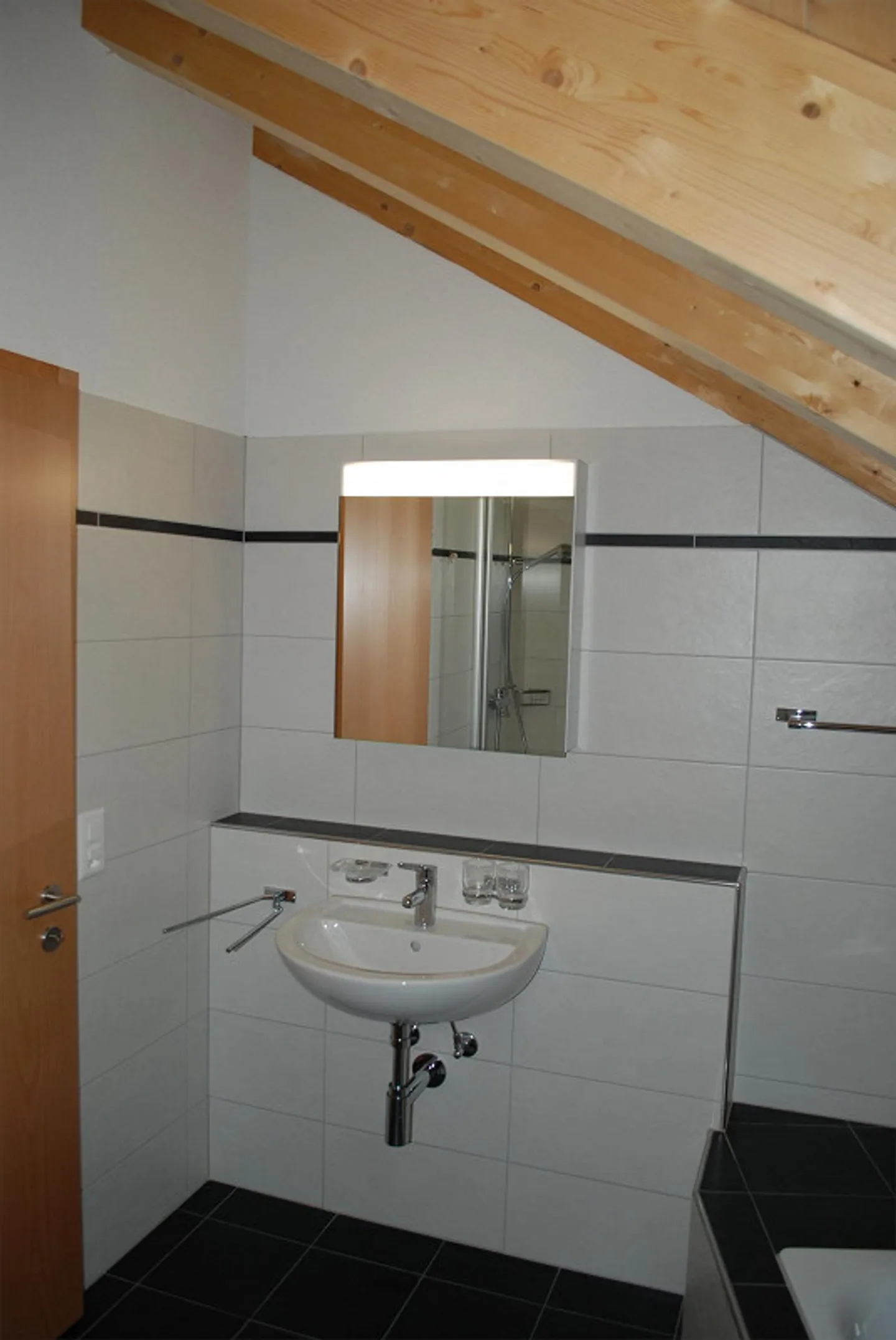 2.5 Room 90sqm Attic Apartment - Photo 9 of 10