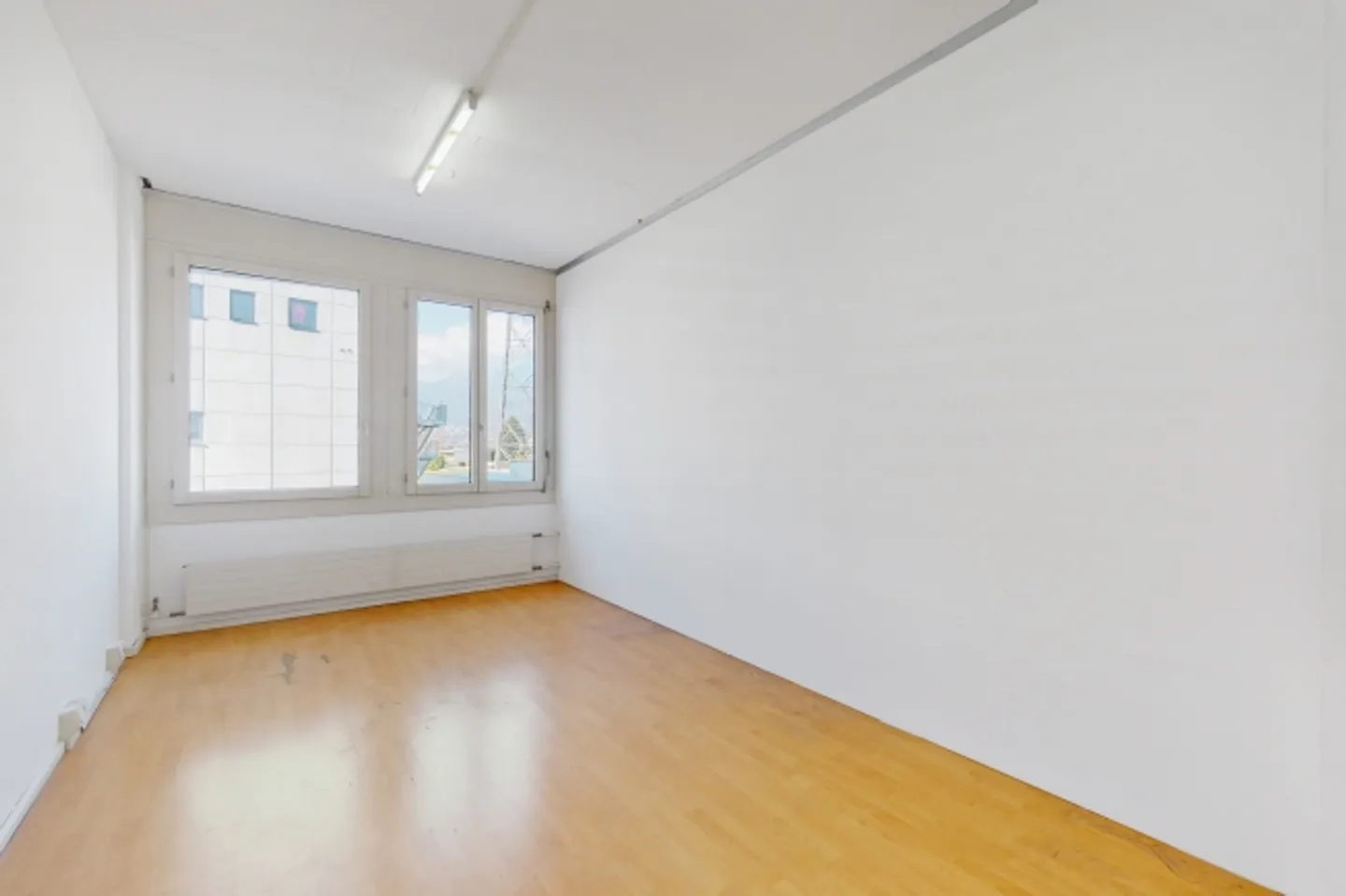 Son espace professionnel, simple et efficace – 14 m2 à Quartino - Photo 1 sur 1