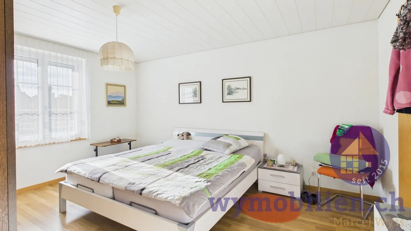 Mehrfamilienhaus mit 2 Wohnungen und Ausbaupotenzial  - Foto 5 von 12