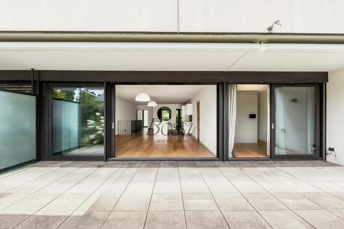 A 13 minuti dalla stazione di Coppet - Appartamento con giardino e vista lago - Foto 2 di 11