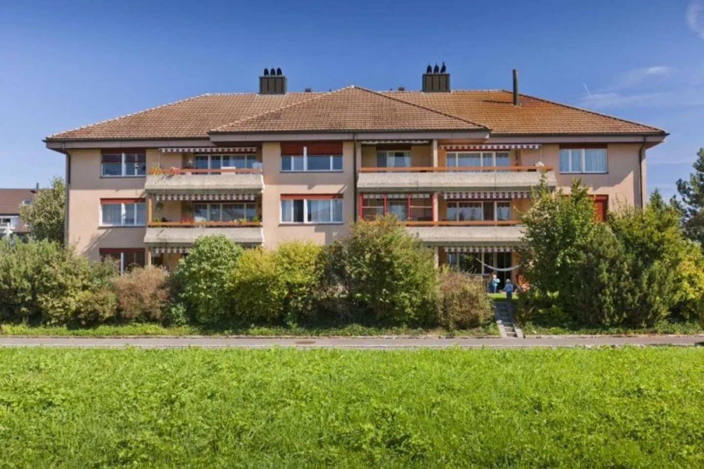 Appartement spacieux et lumineux dans un emplacement ensoleillé et calme - Photo 2 sur 7