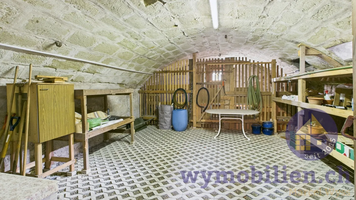 Mehrfamilienhaus mit 2 Wohnungen und Ausbaupotenzial  - Foto 10 von 12