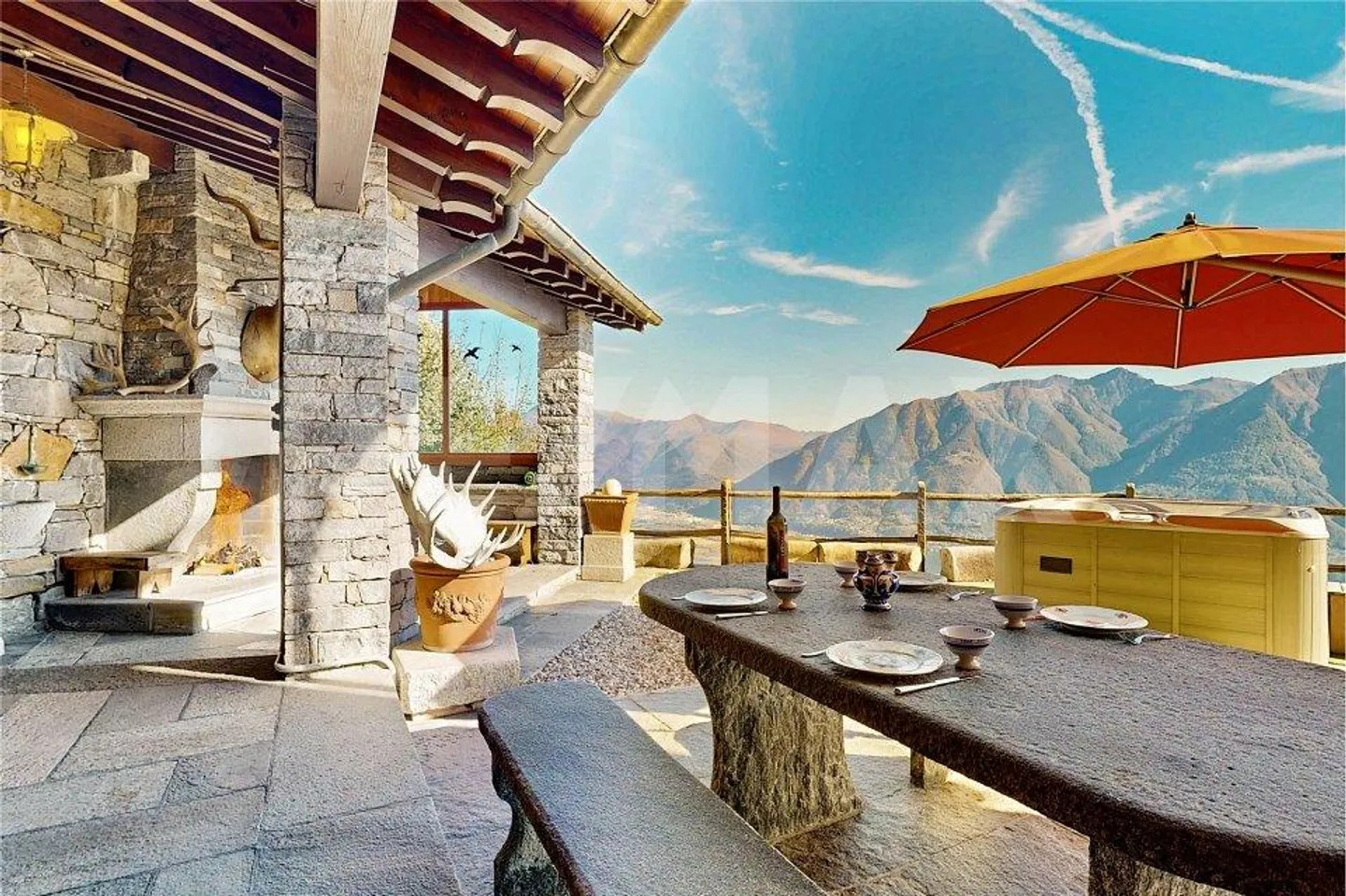Alpine Elegance with Unique View - Photo 4 of 13