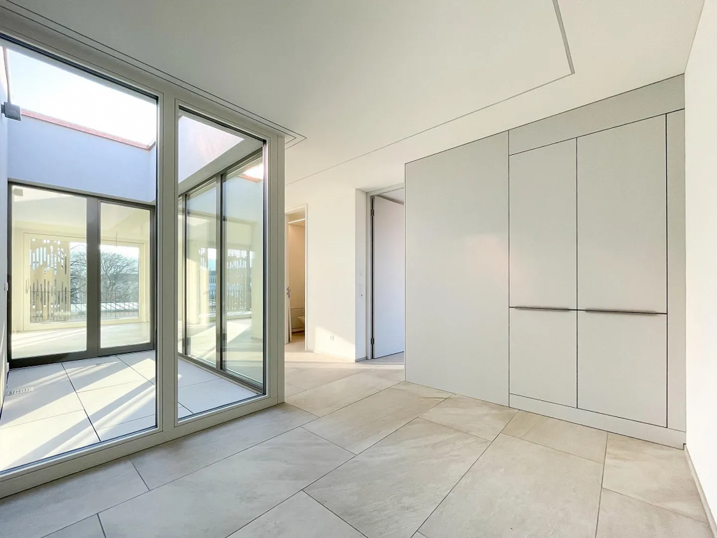 Moderne 2.5-Zimmer-Wohnung mit Balkon - Foto 3 von 7