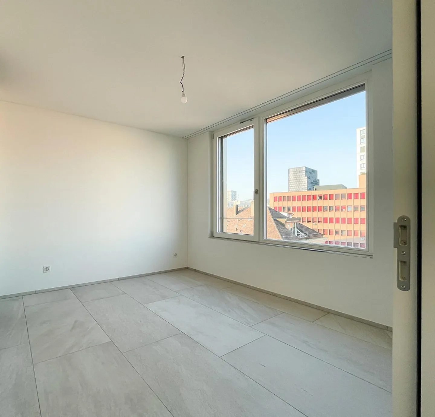 Moderne 2.5-Zimmer-Wohnung mit Balkon - Foto 5 von 7