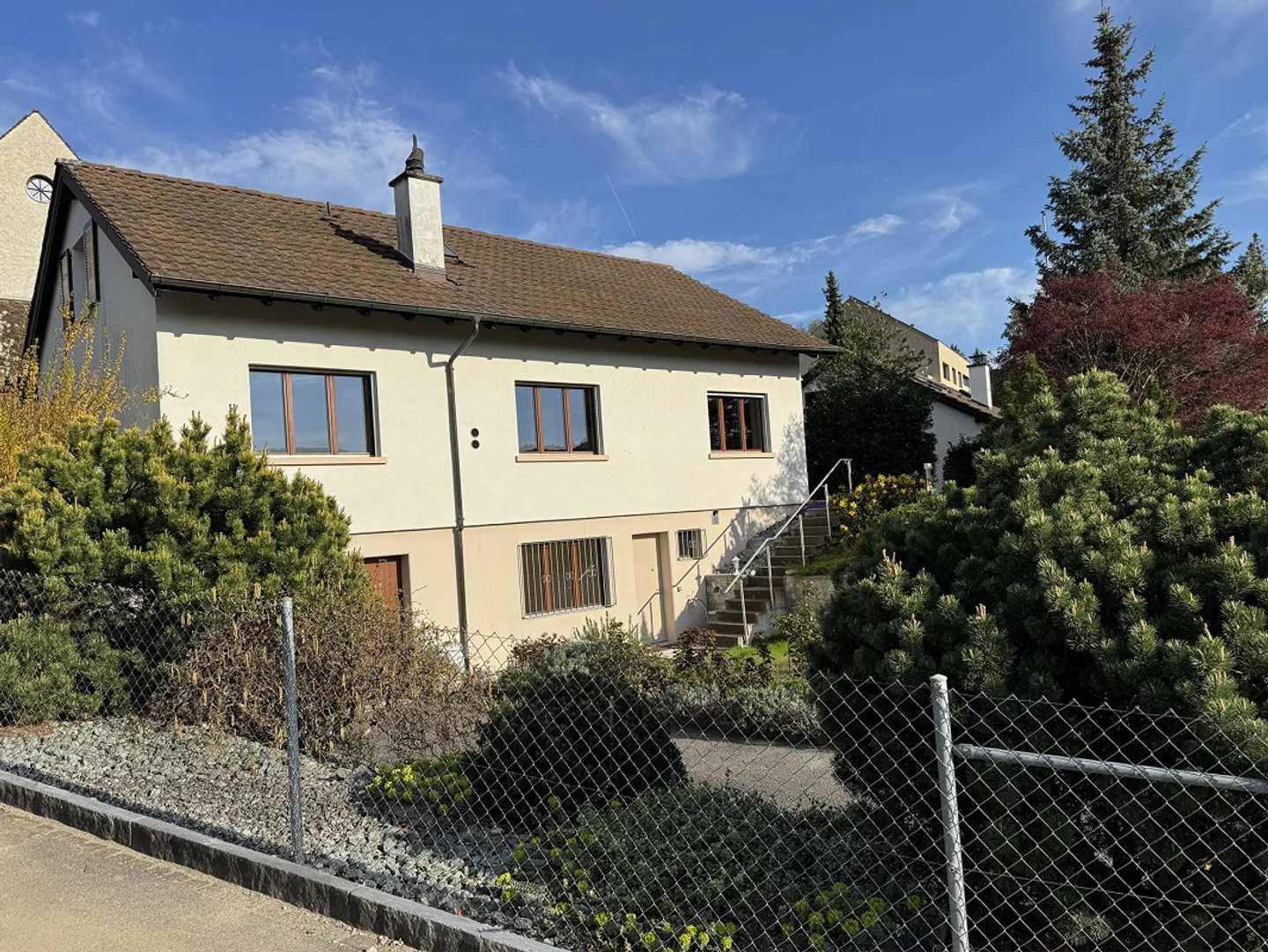 Detached Family House with Garden - Ideal for Families - Photo 1 of 23