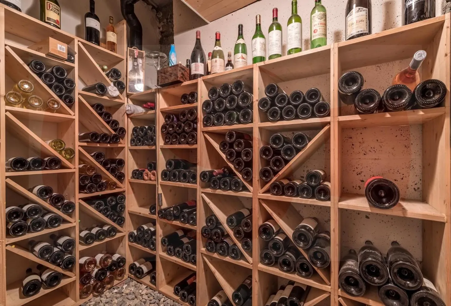 14-Room House - Photo 10 of 11