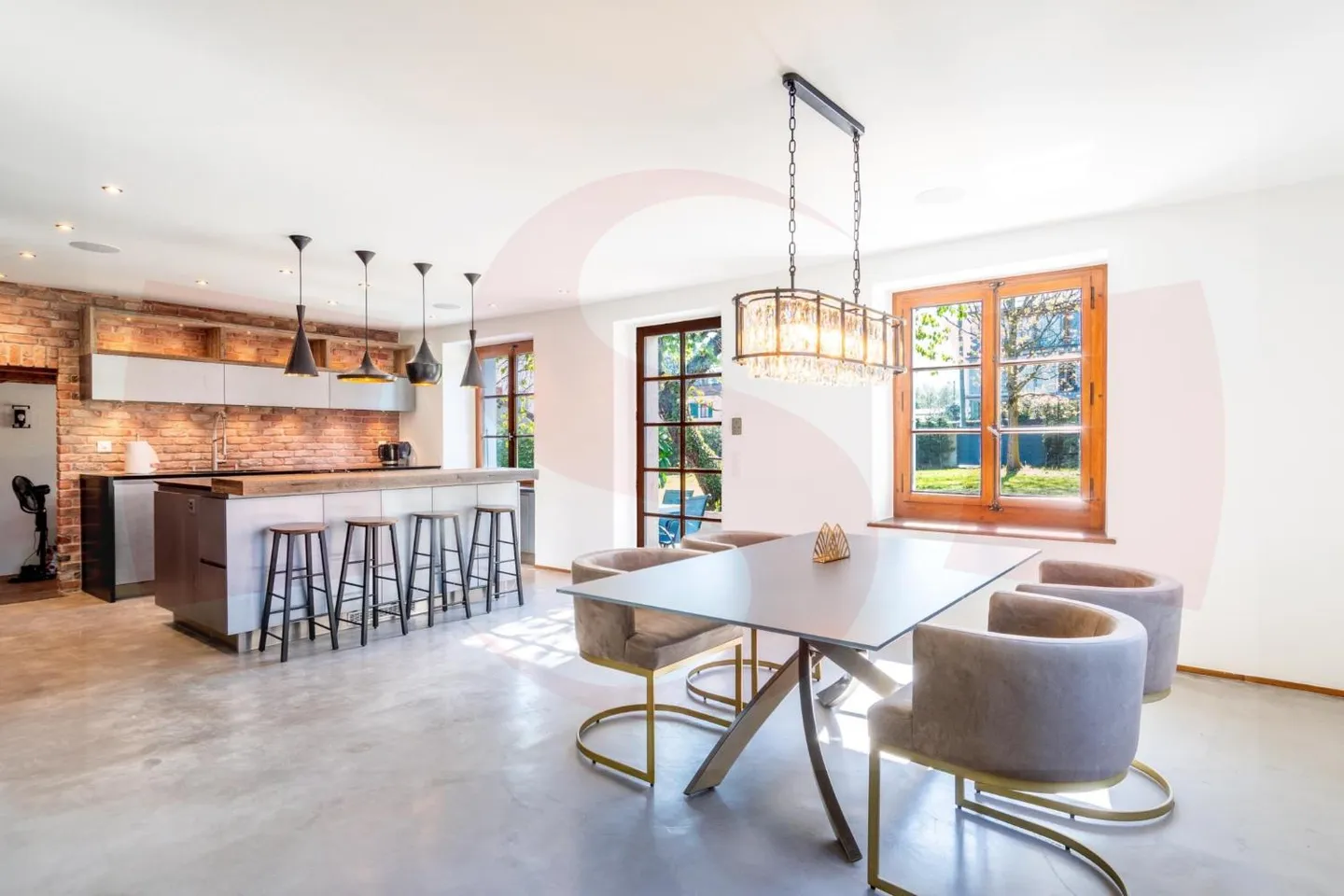 14-Room House - Photo 4 of 11