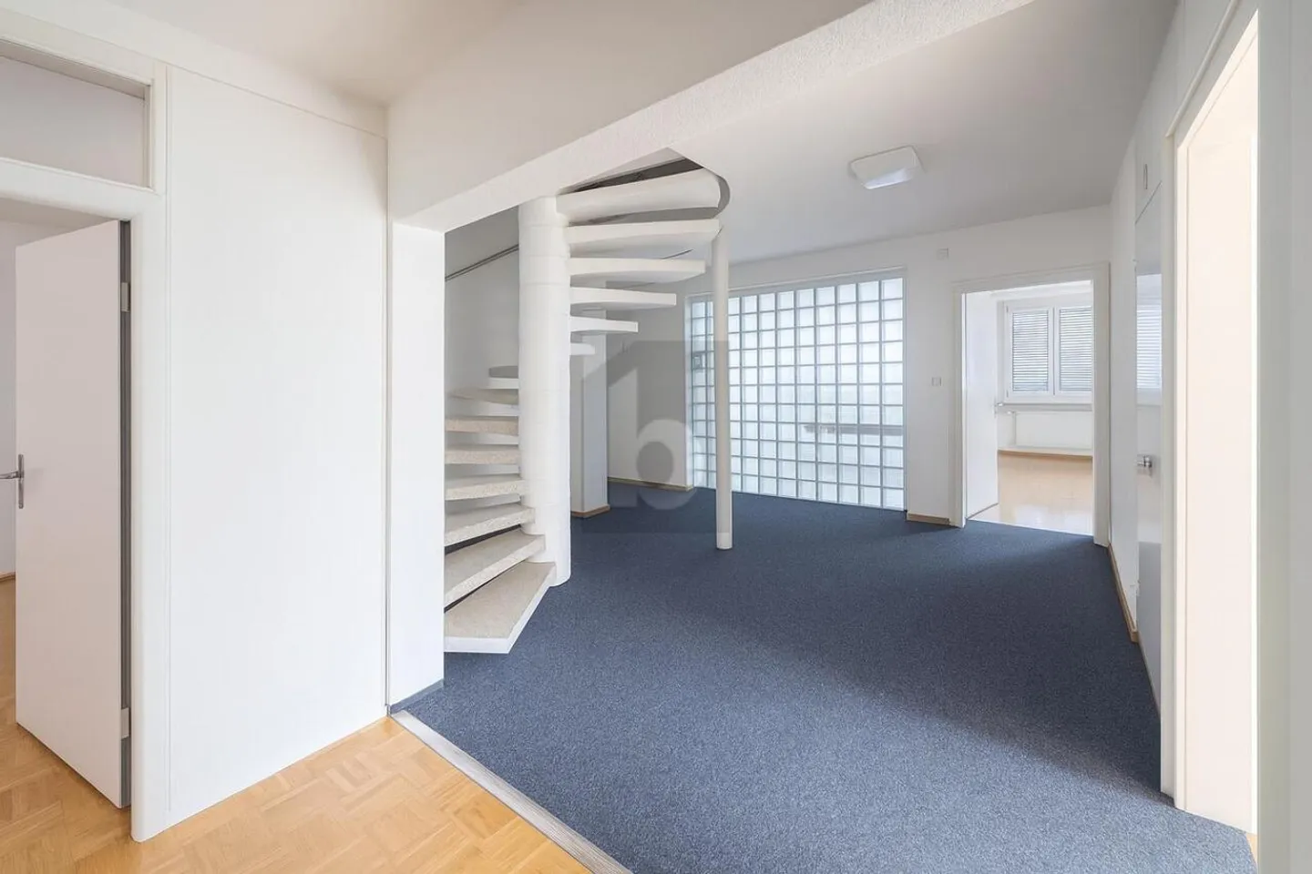 LUMINUEX, FLEXIBLE AND VERSATILE - Photo 2 of 6