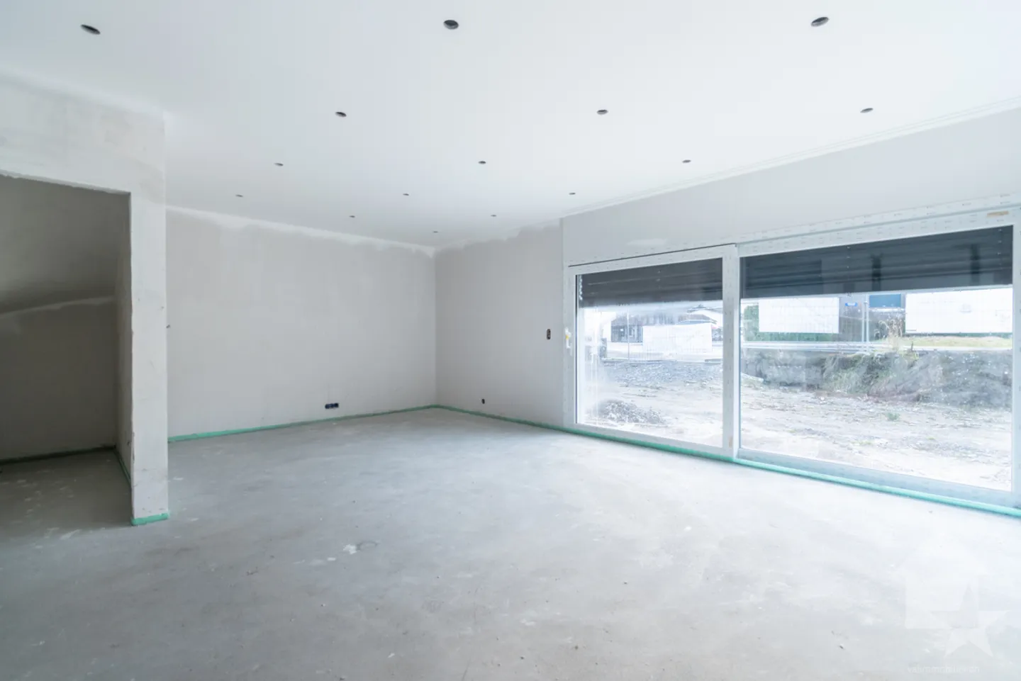 Wunderschöne zeitgenössische Villa mit wählbaren Ausstattungen des Käufers - Foto 1 von 7