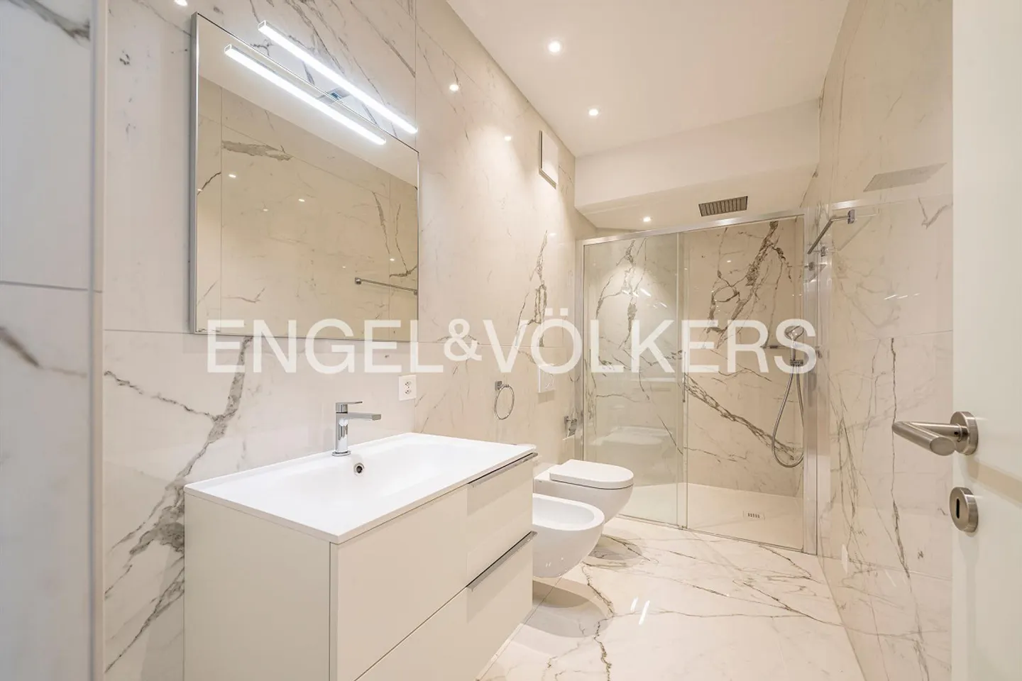 Villa soleggiata con piscina - Foto 11 di 13