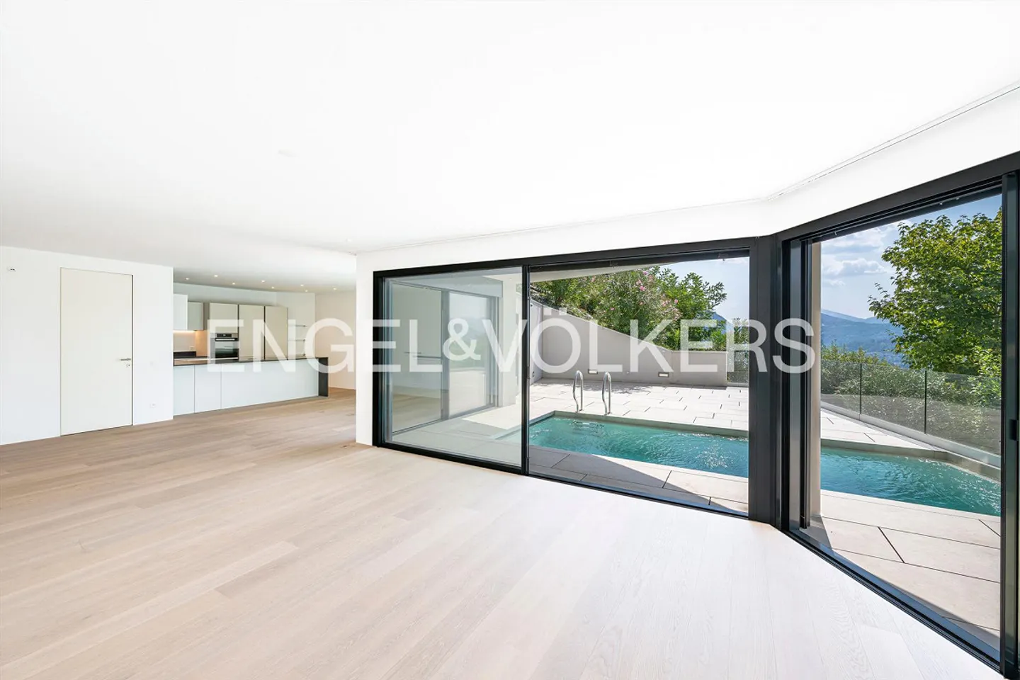 Villa soleggiata con piscina - Foto 4 di 13