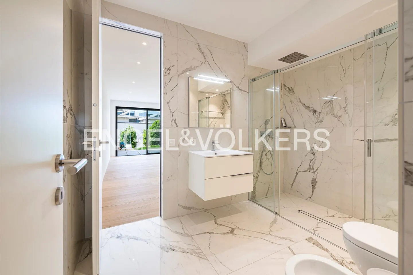 Villa soleggiata con piscina - Foto 10 di 13