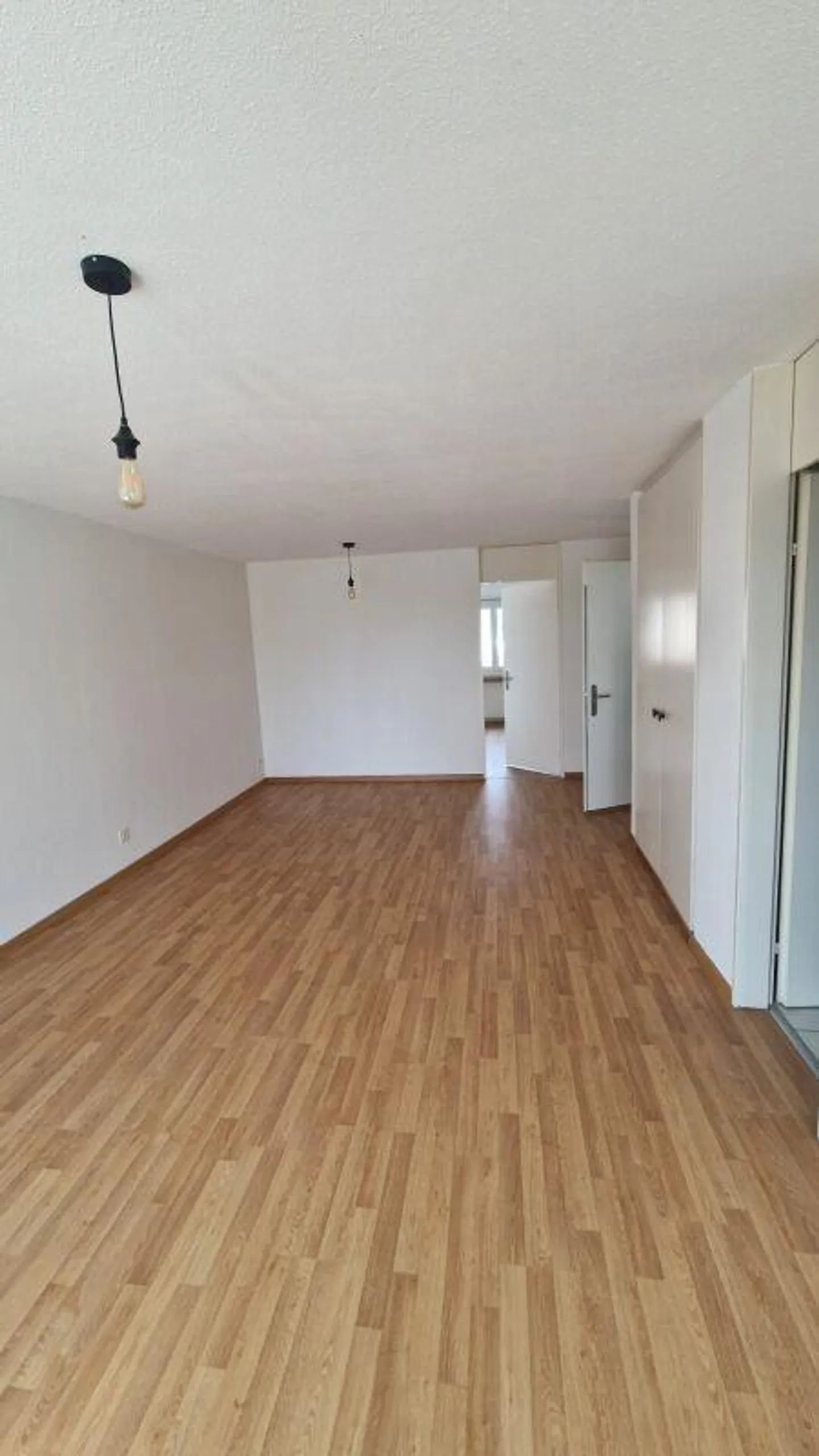 Charming 2.5 Room Apartment - Photo 4 of 6