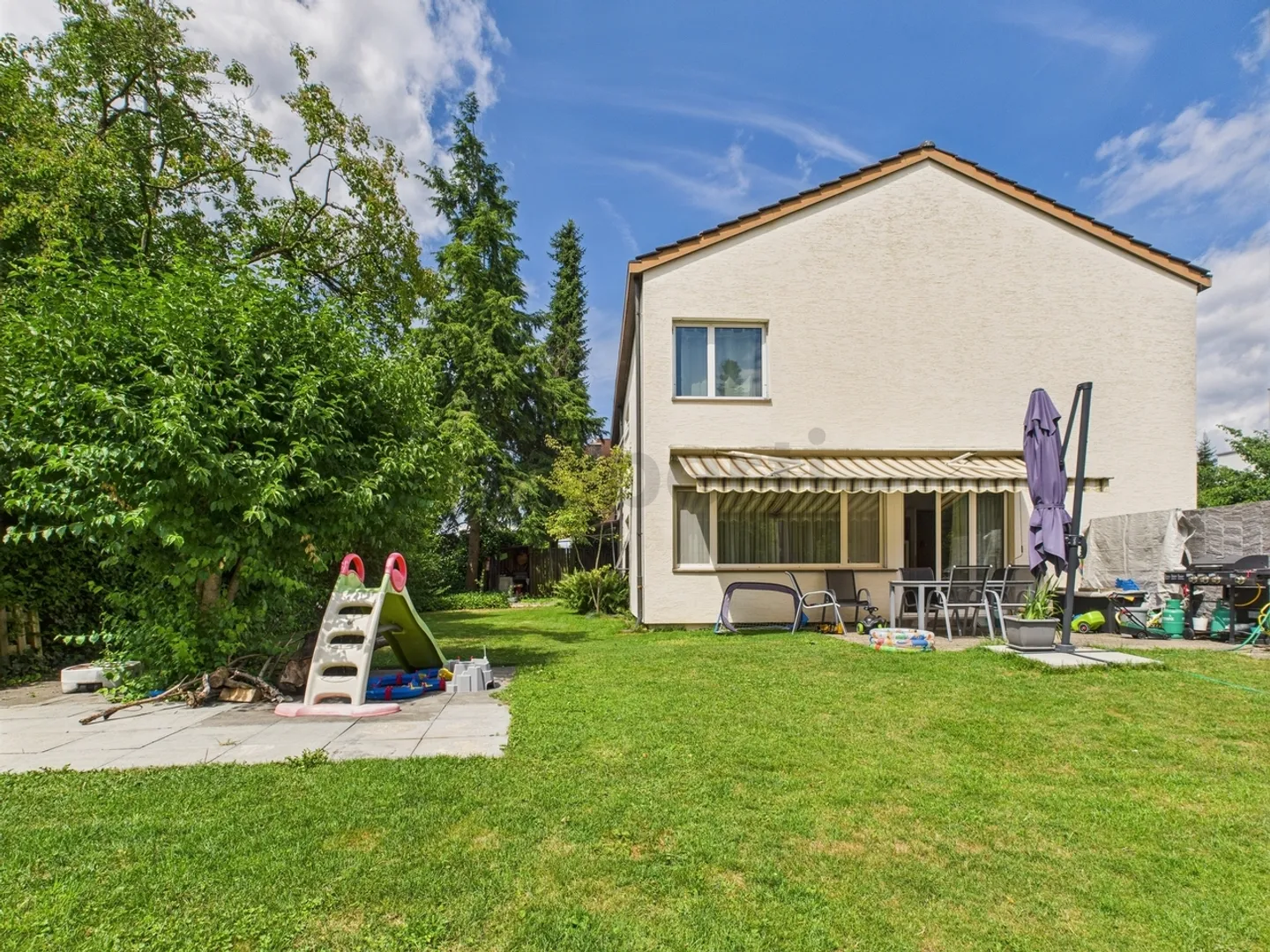 Casa bifamiliare accogliente di 6,5 stanze a Sins - Foto 1 di 13