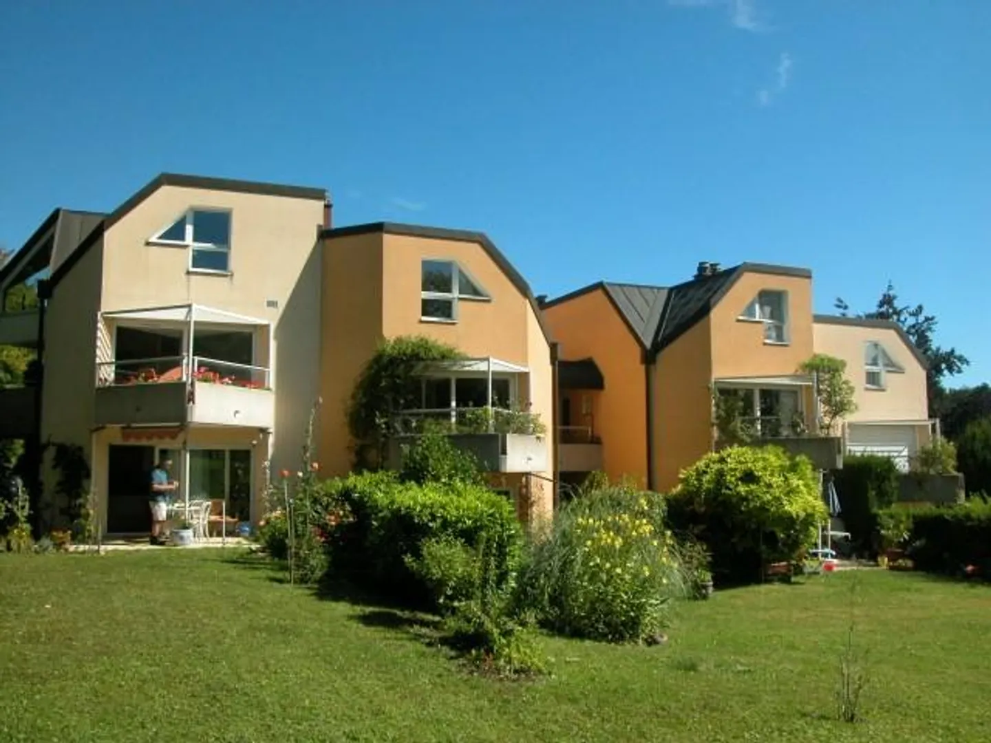 Schöne Duplexwohnung mit Balkon und Blick auf den Genfersee und den Mont Blanc. - Foto 1 von 9