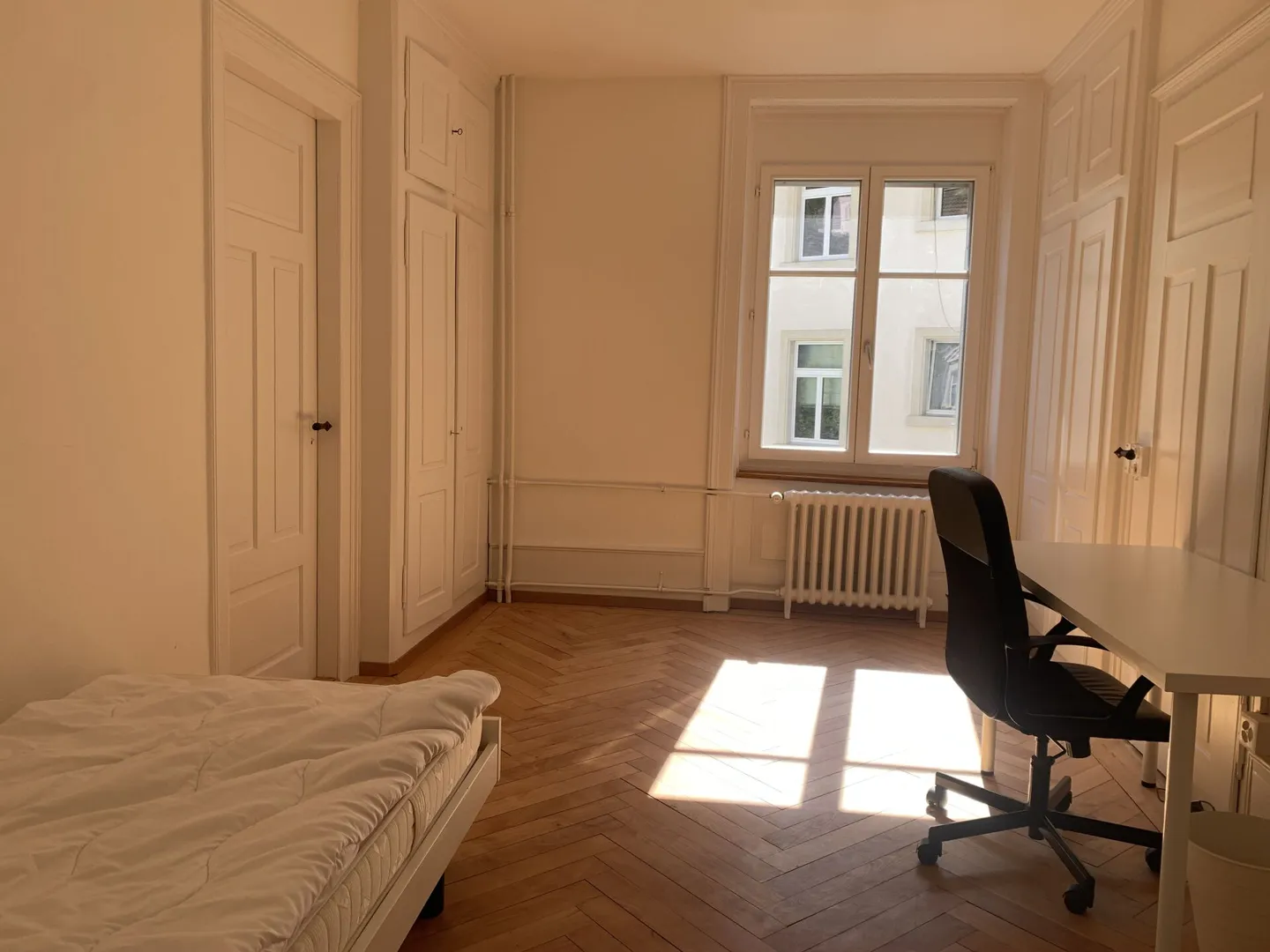 Camera condivisa accogliente e arredata vicino all'università e alla stazione ferroviaria, 2° piano a destra camera 2 - Foto 1 di 5