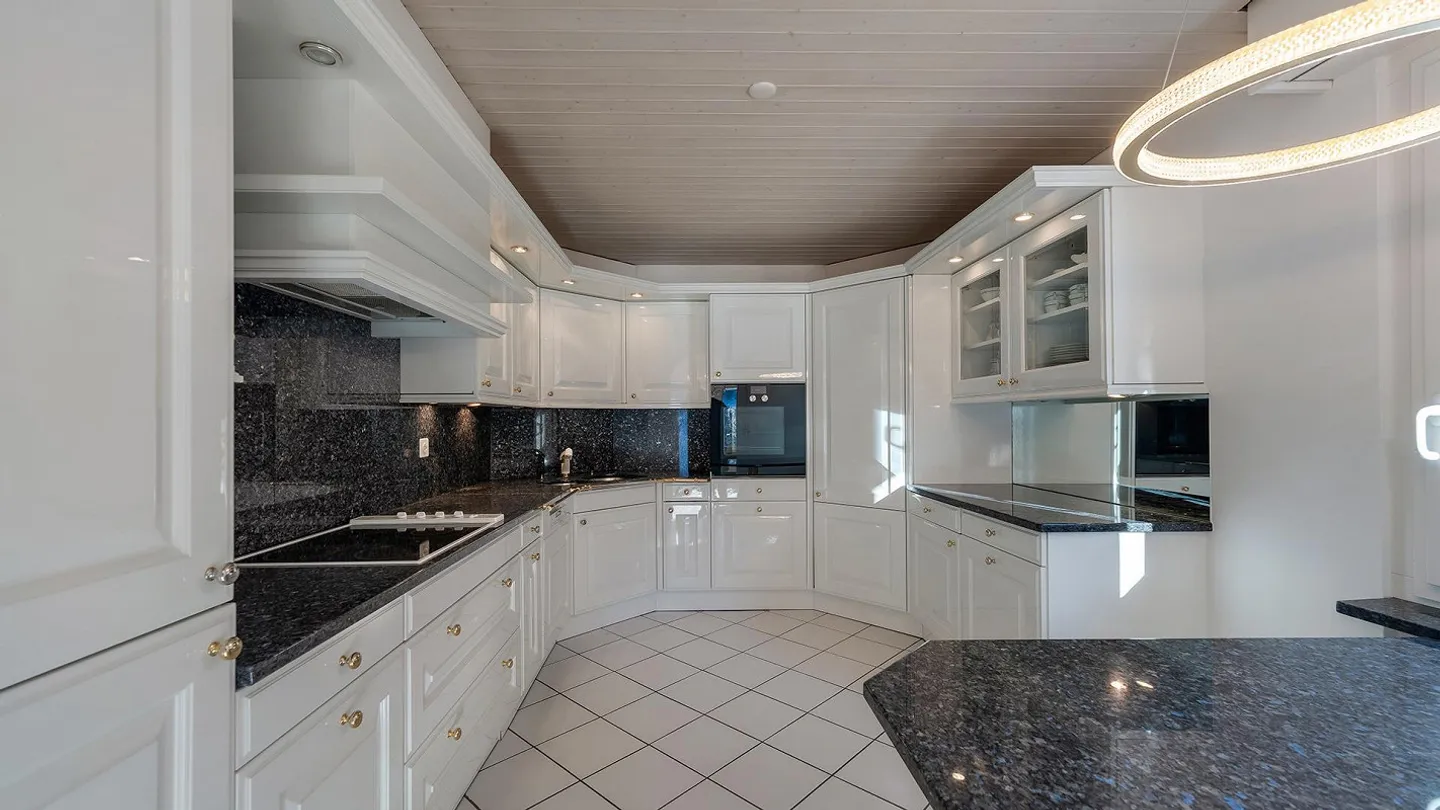 Central Property in Exclusive Alpine Village Location - Photo 4 of 6