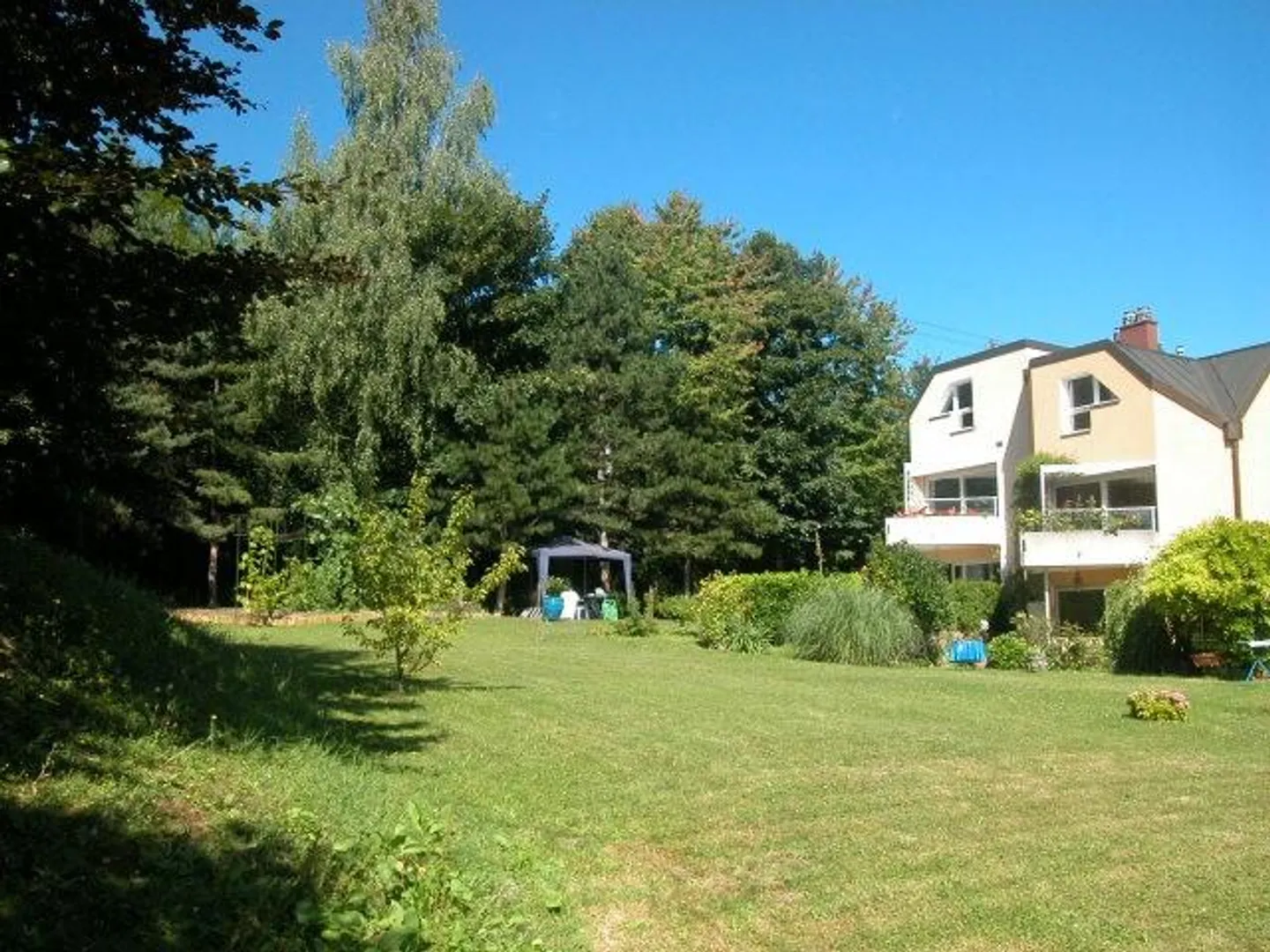 Schöne Duplexwohnung mit Balkon und Blick auf den Genfersee und den Mont Blanc. - Foto 3 von 9