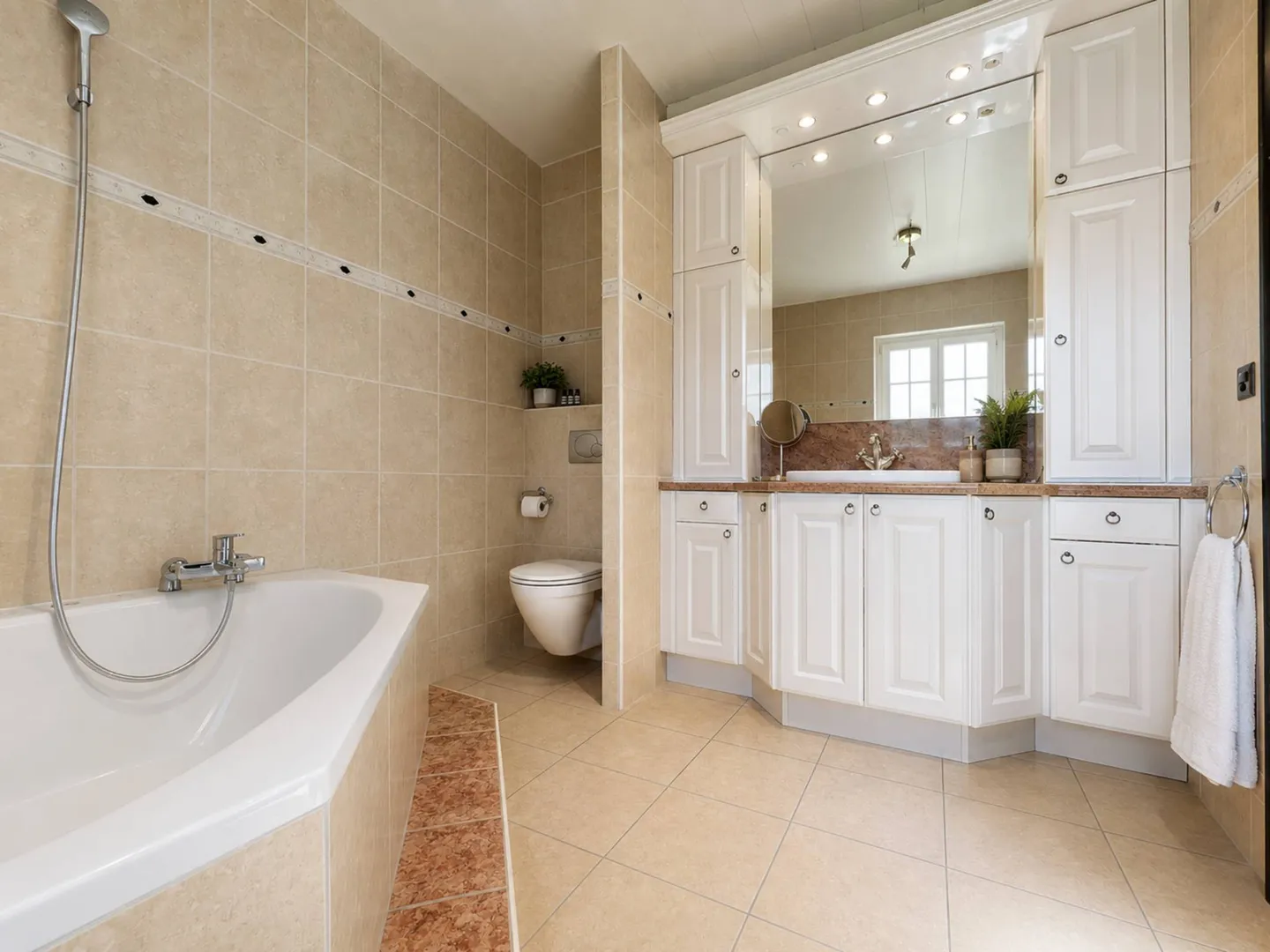 Exclusif ! Villa individuelle avec 6,5 pièces, idéale pour une famille - Photo 9 sur 13